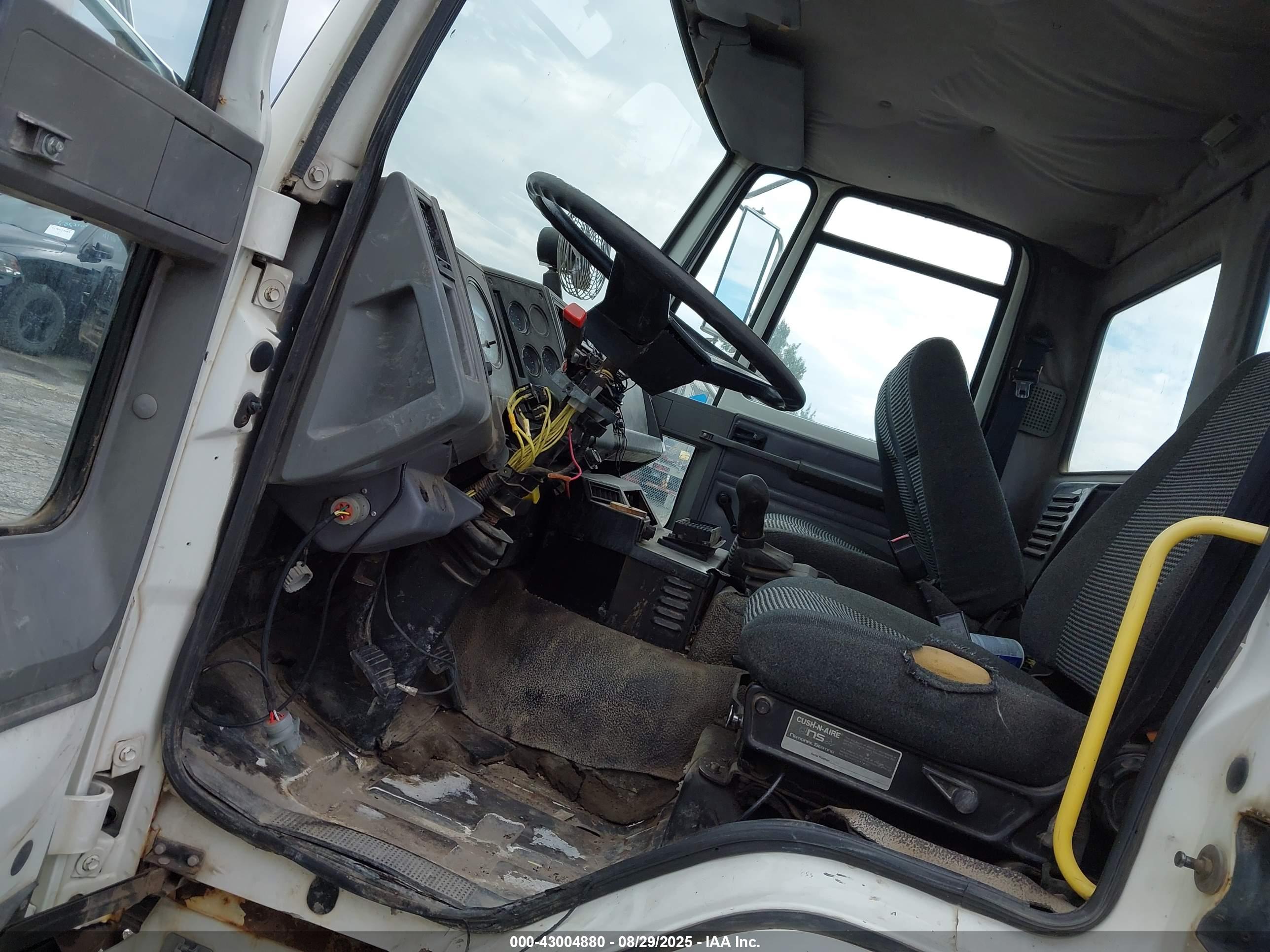 FREIGHTLINER HC image 8