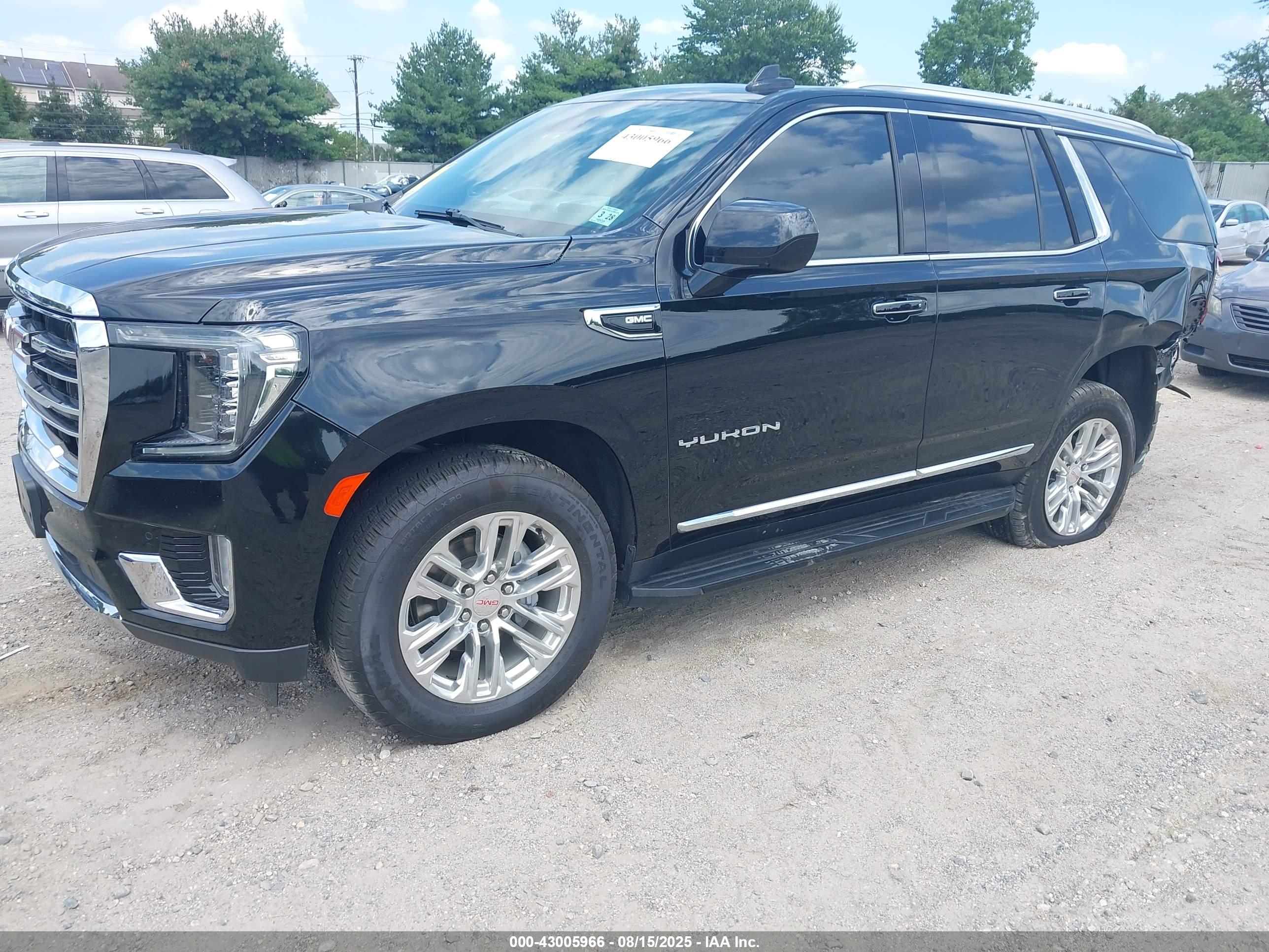GMC YUKON image 2
