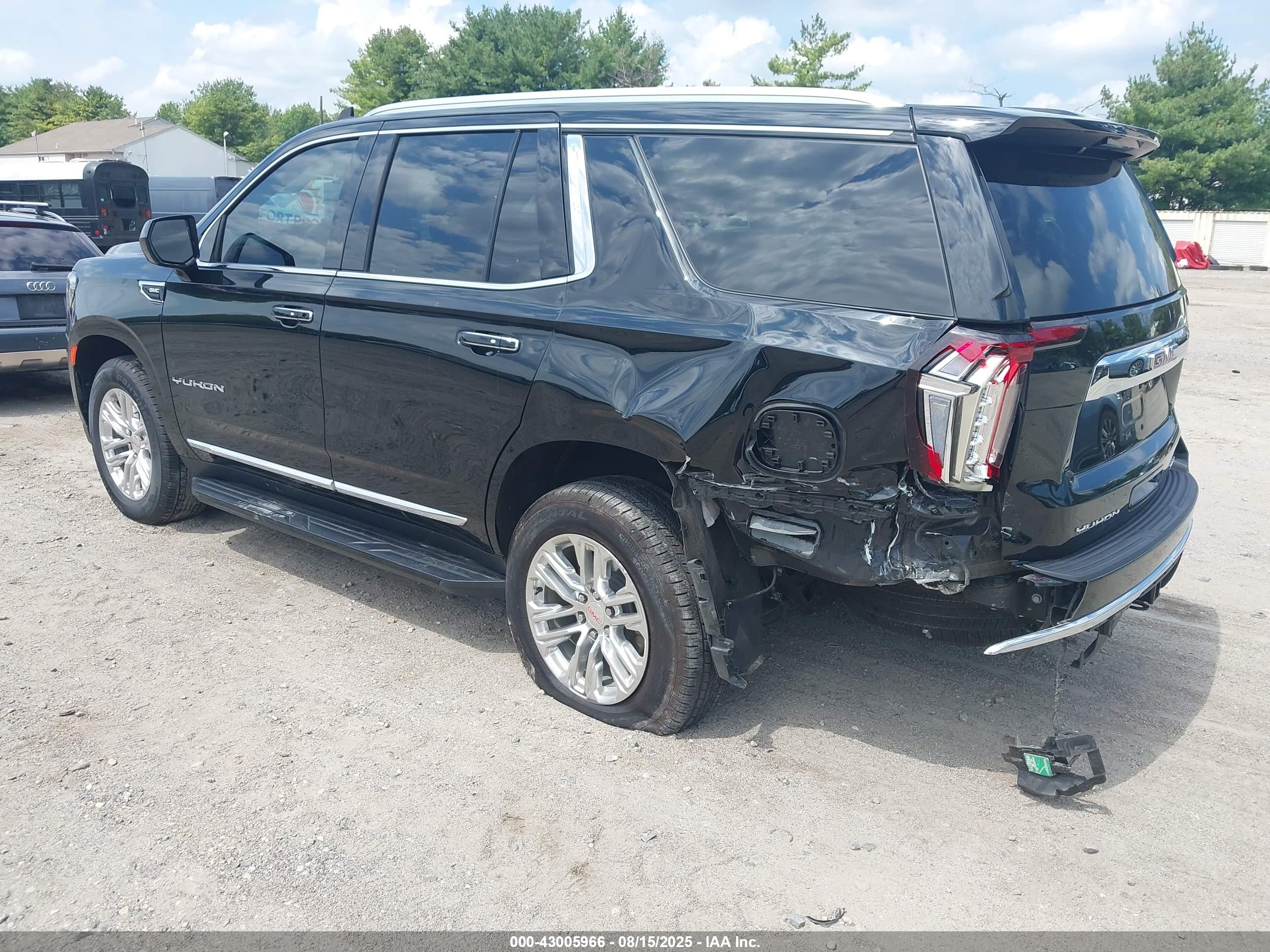 GMC YUKON image 3