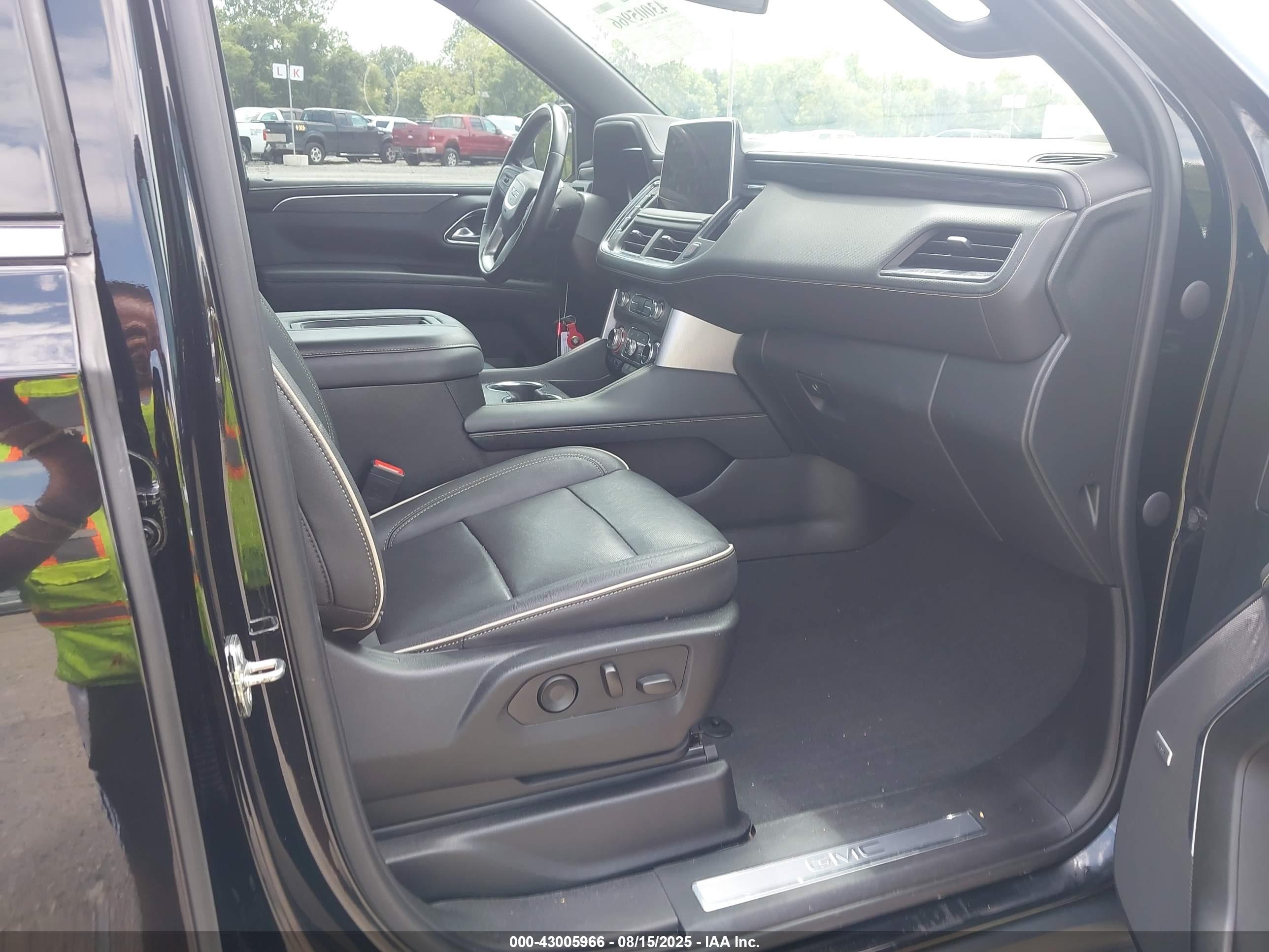 GMC YUKON image 5