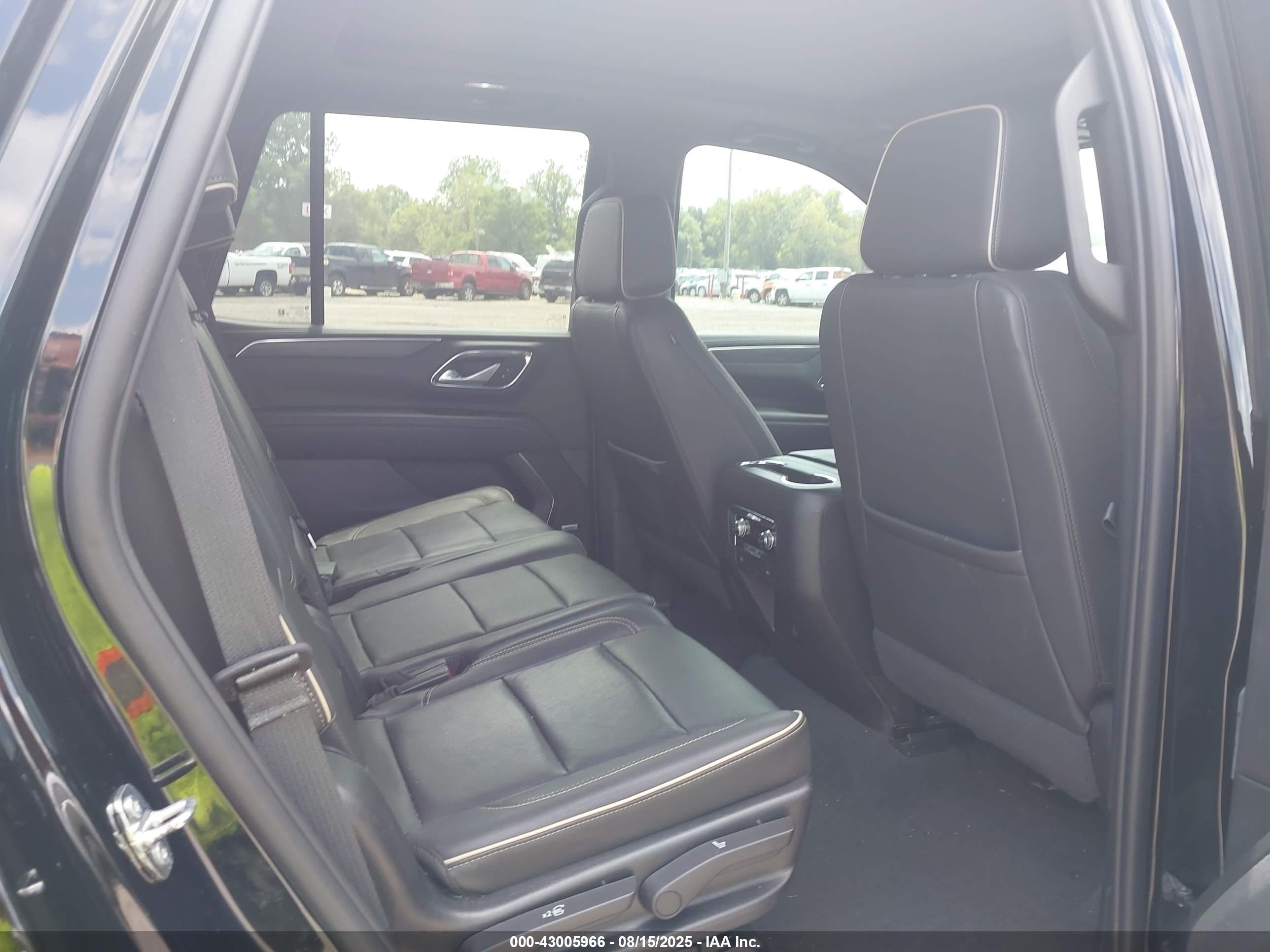GMC YUKON image 8