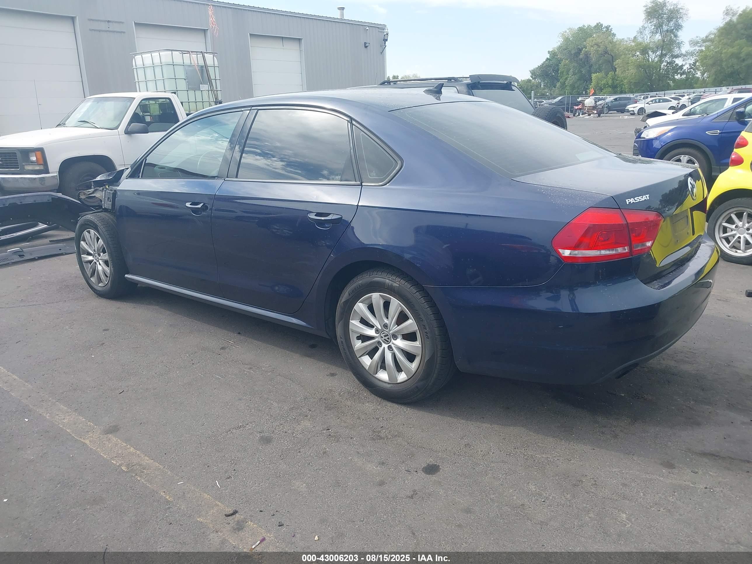 VOLKSWAGEN PASSAT image 3