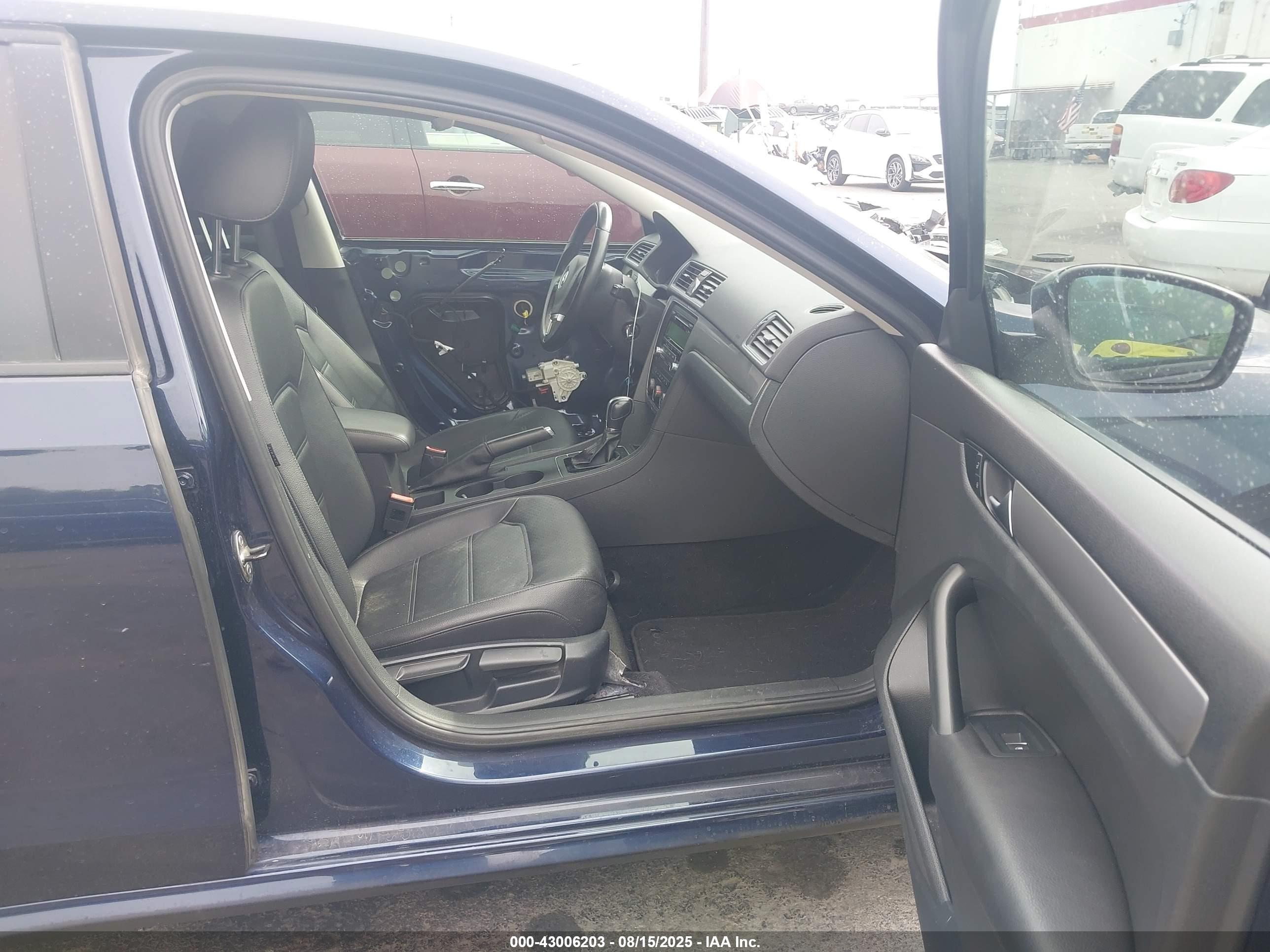VOLKSWAGEN PASSAT image 5