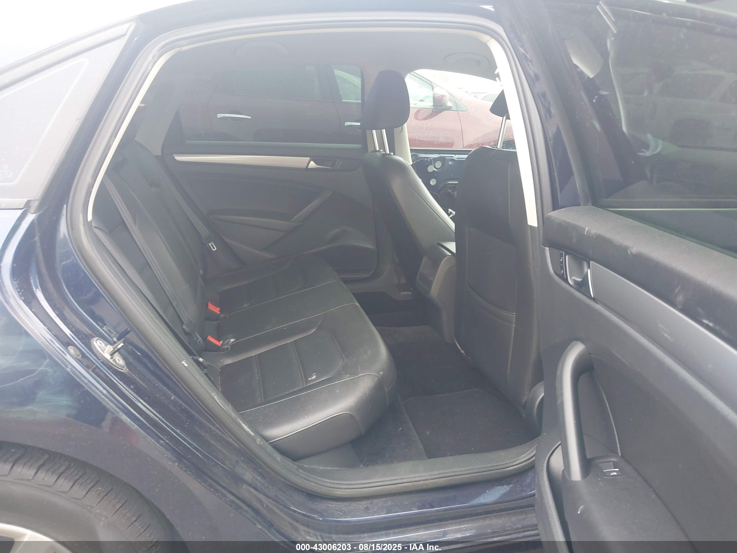 VOLKSWAGEN PASSAT image 8