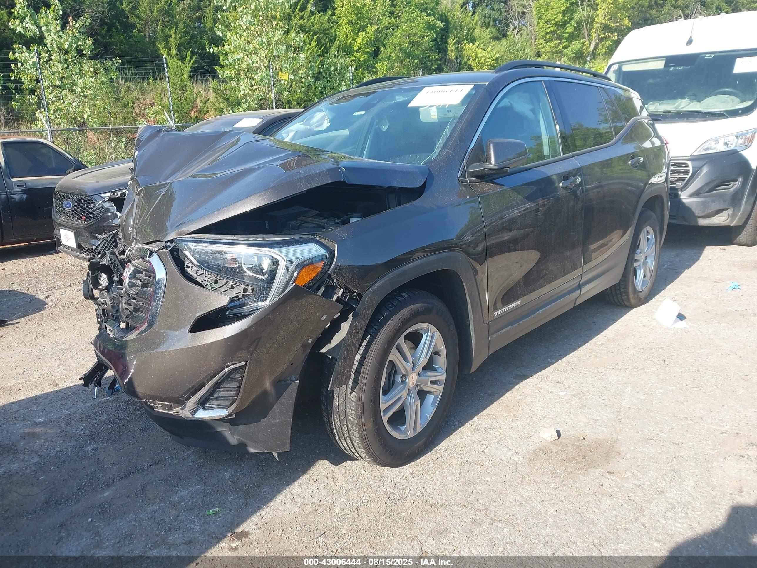 GMC TERRAIN image 2