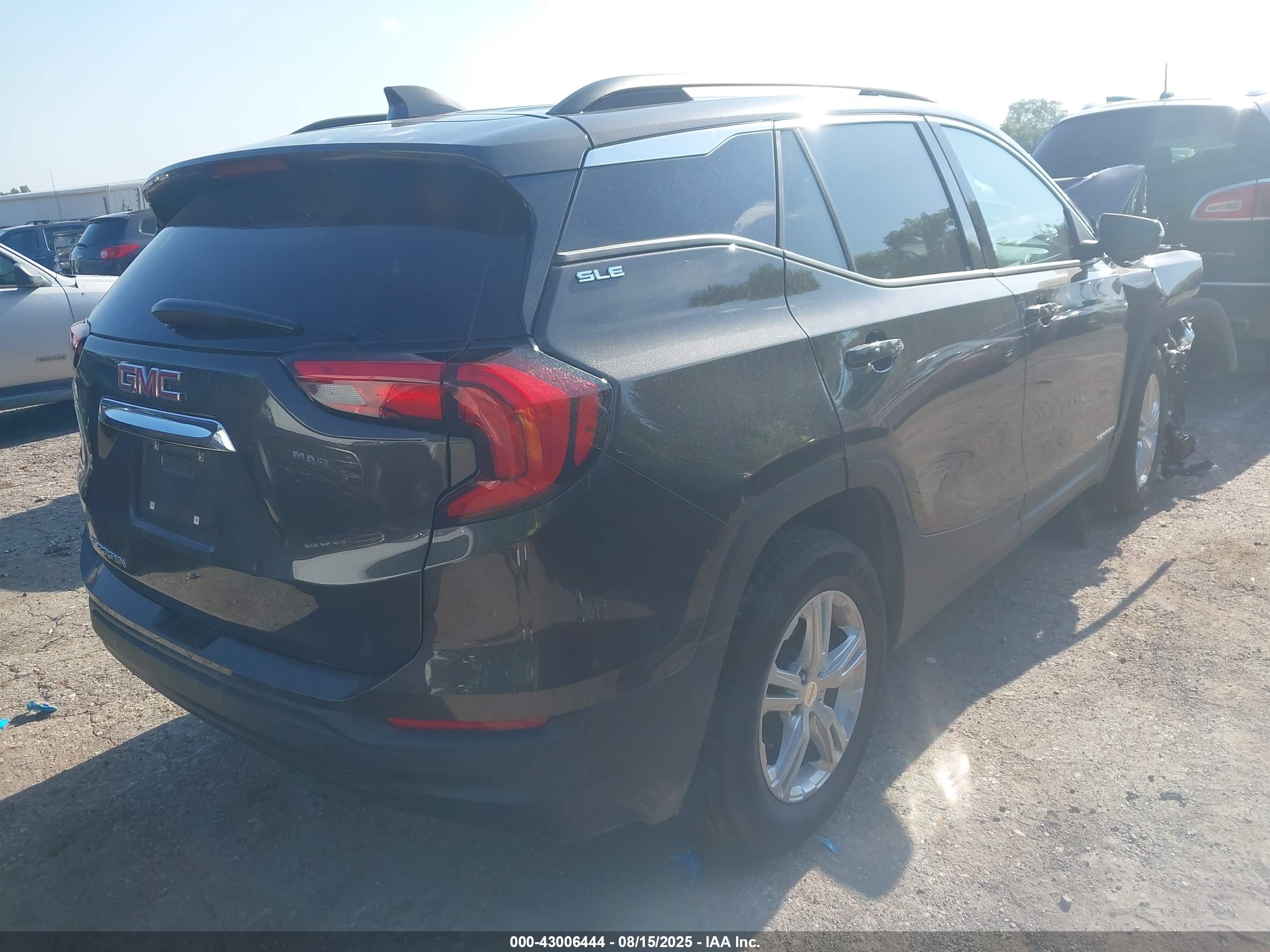 GMC TERRAIN image 4