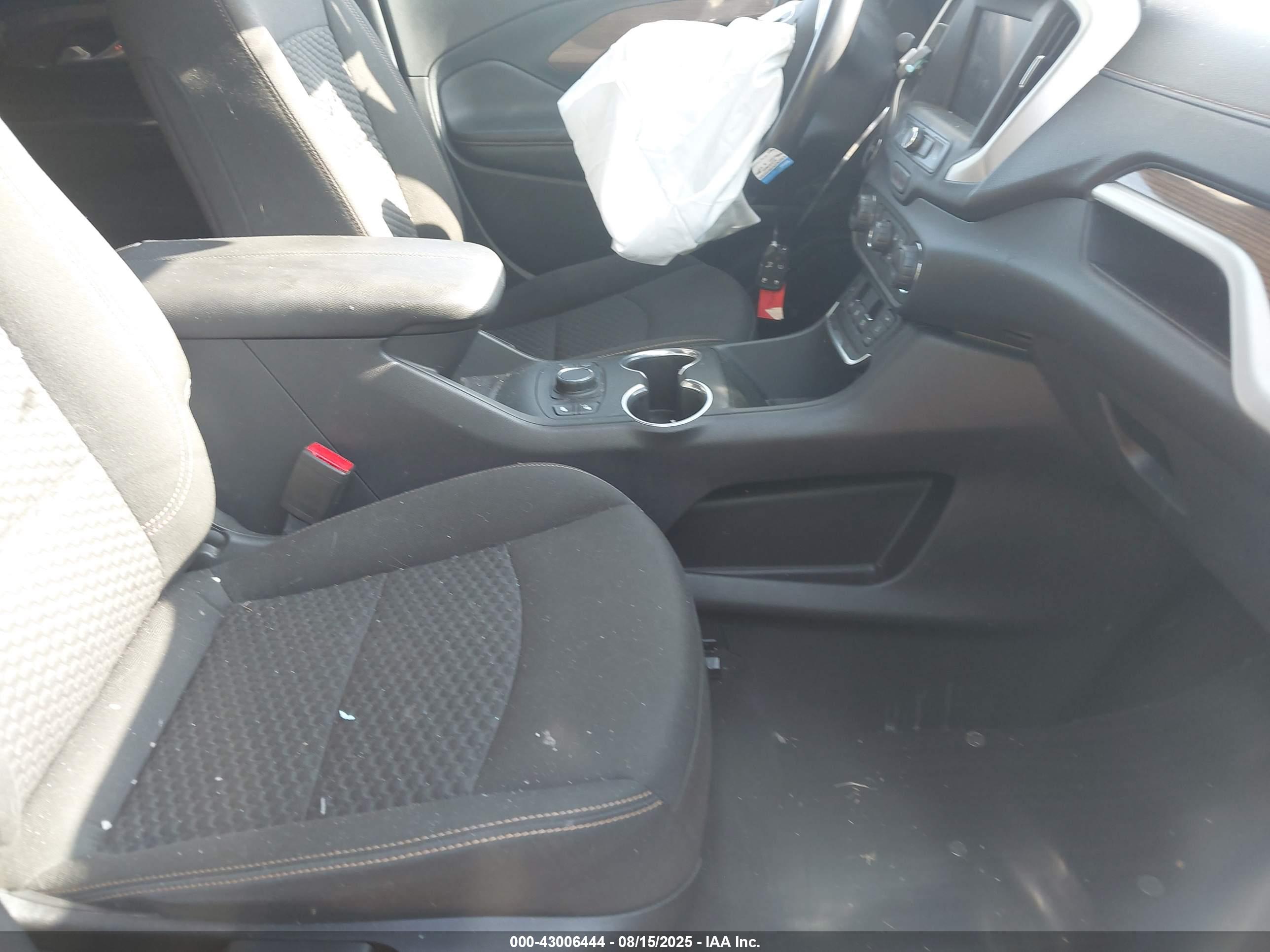 GMC TERRAIN image 5