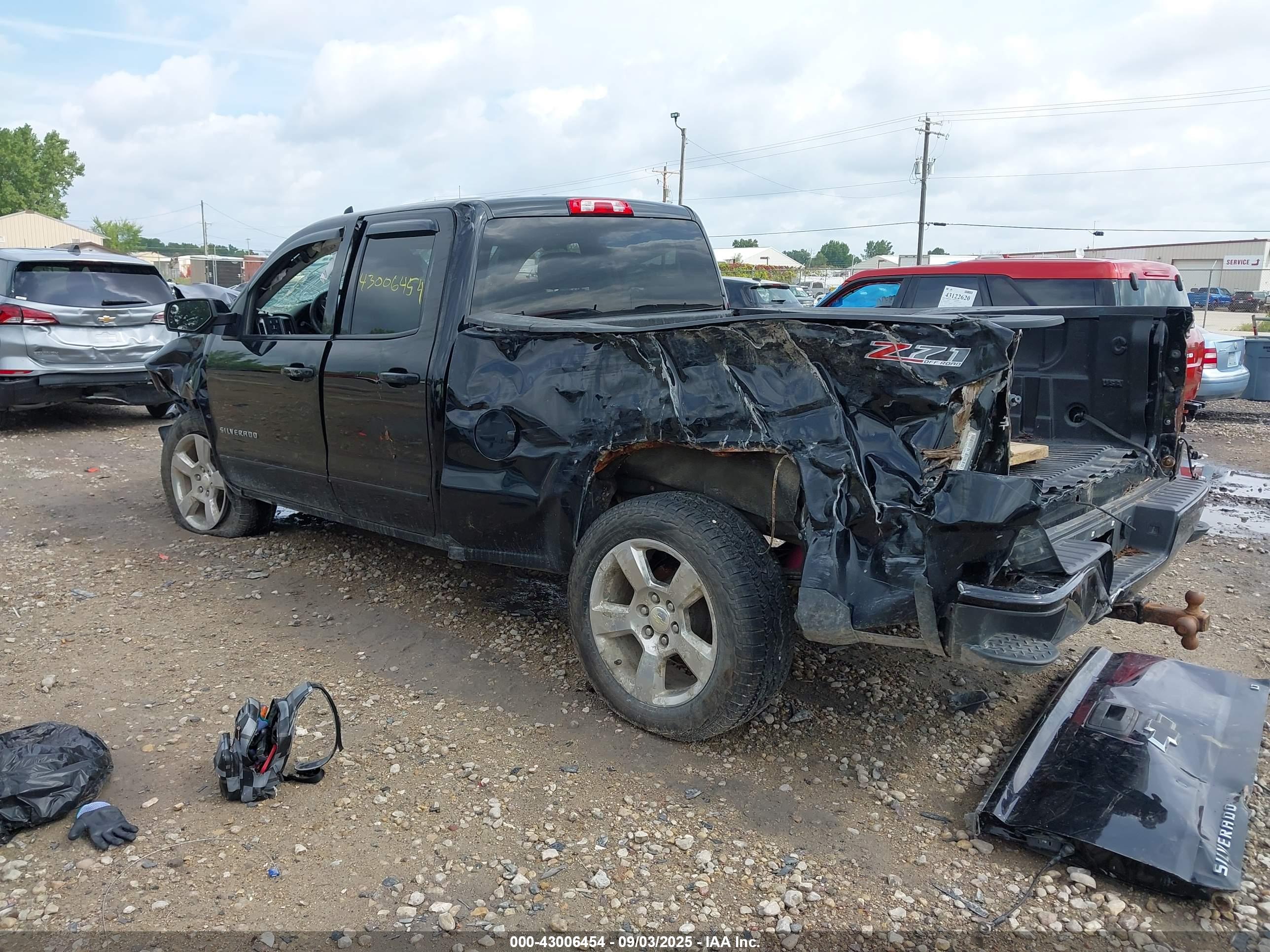 CHEVROLET SILVERADO image 3