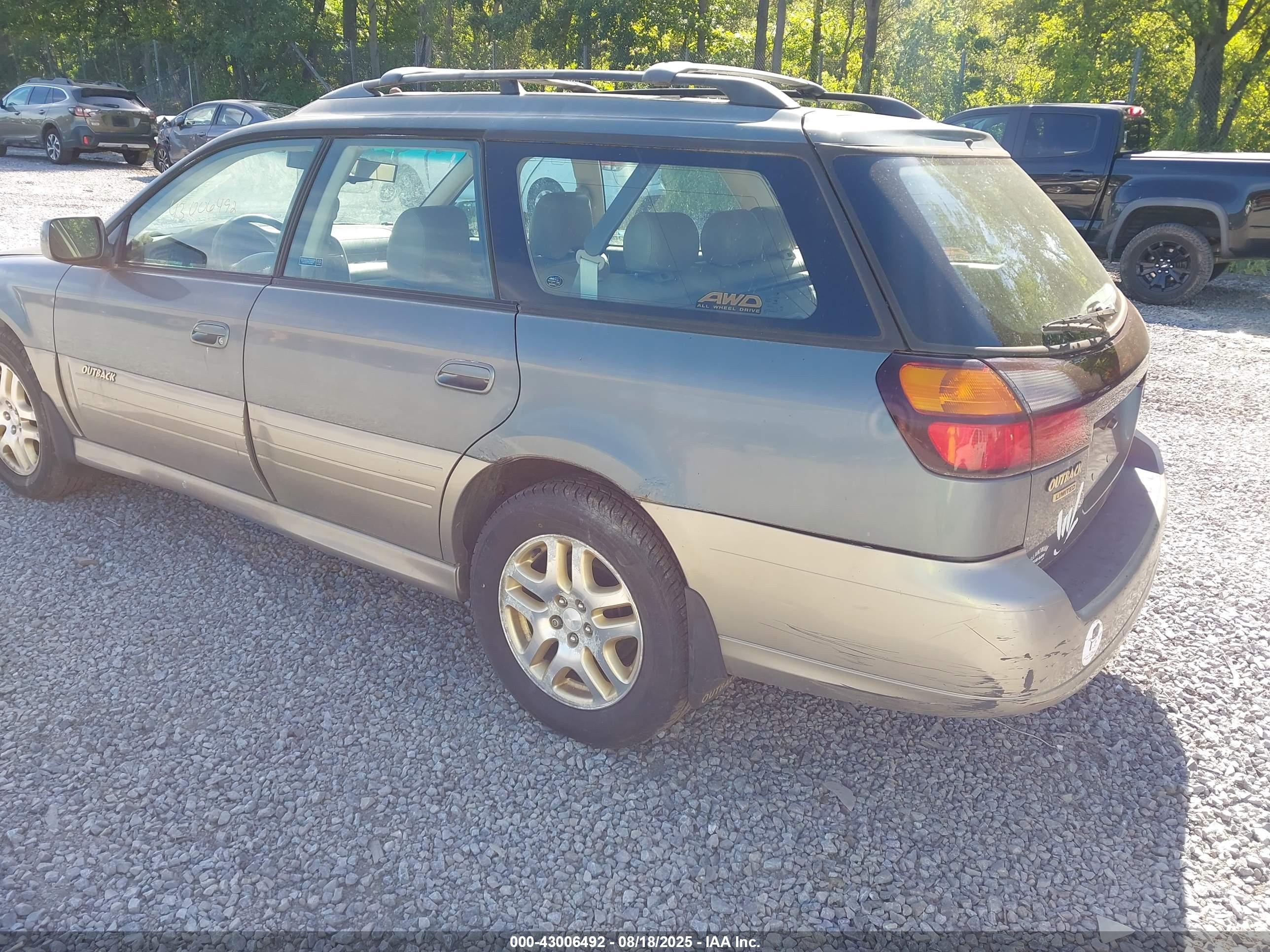 SUBARU OUTBACK image 3