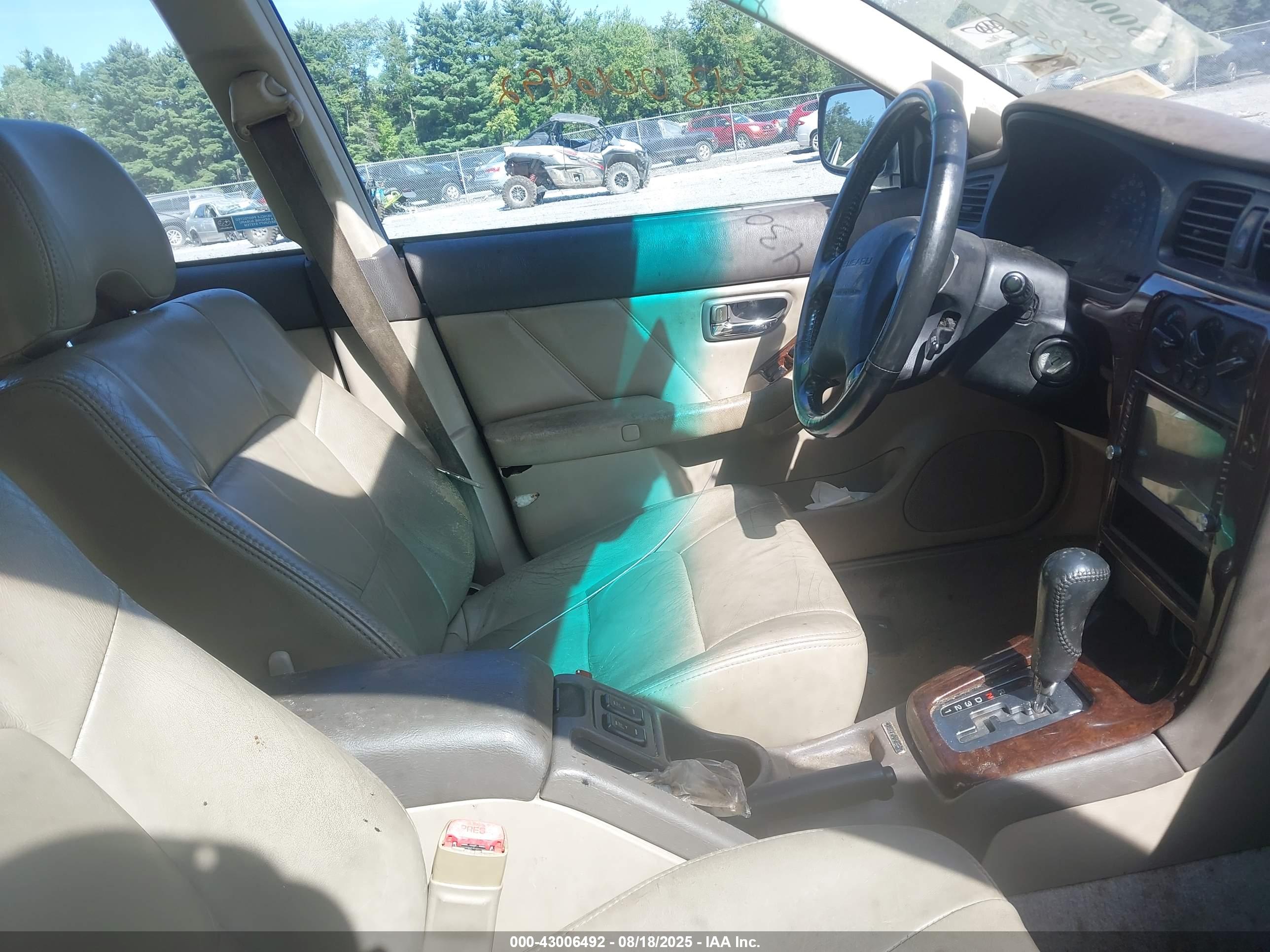 SUBARU OUTBACK image 5