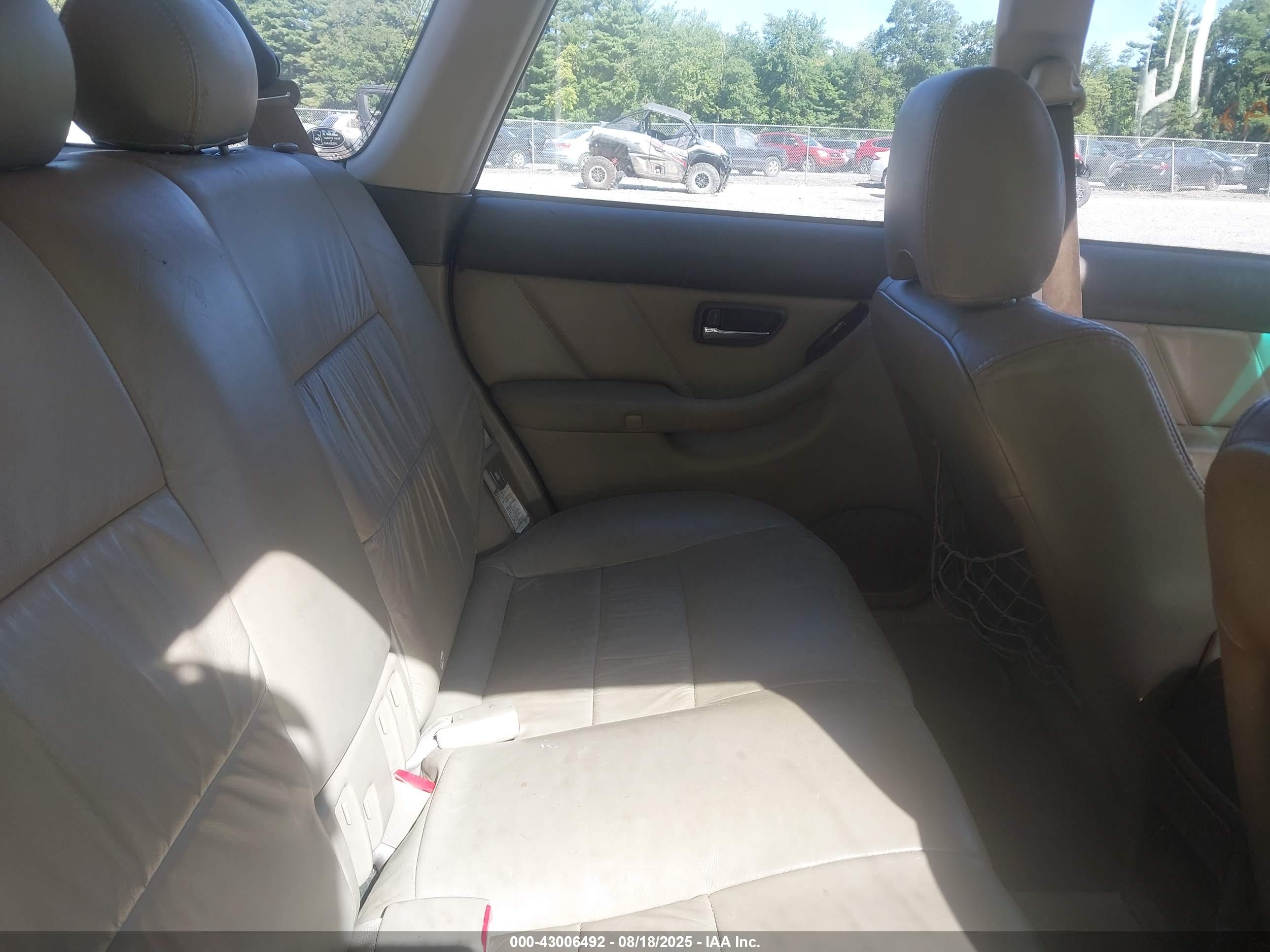 SUBARU OUTBACK image 8