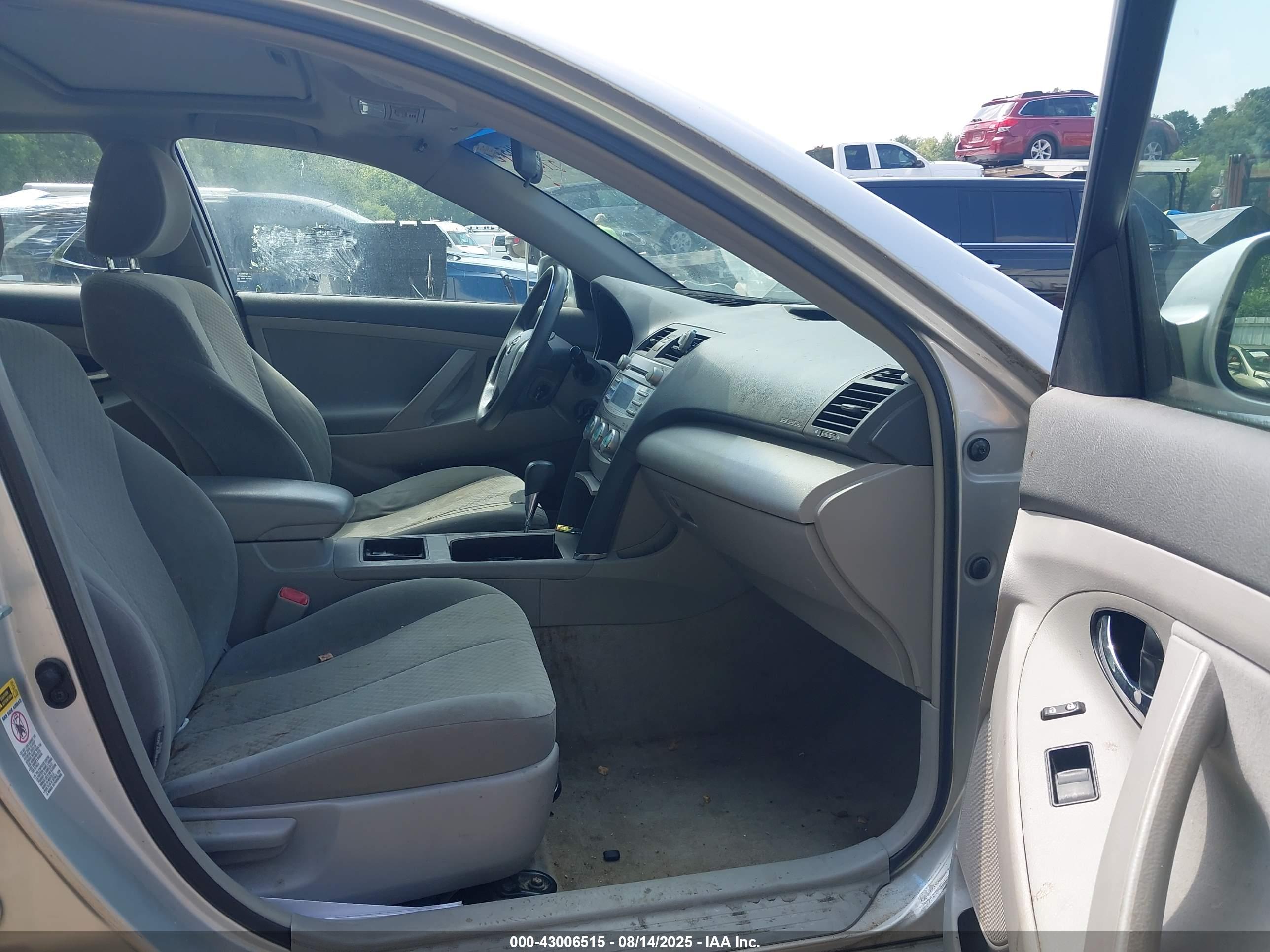 TOYOTA CAMRY image 5