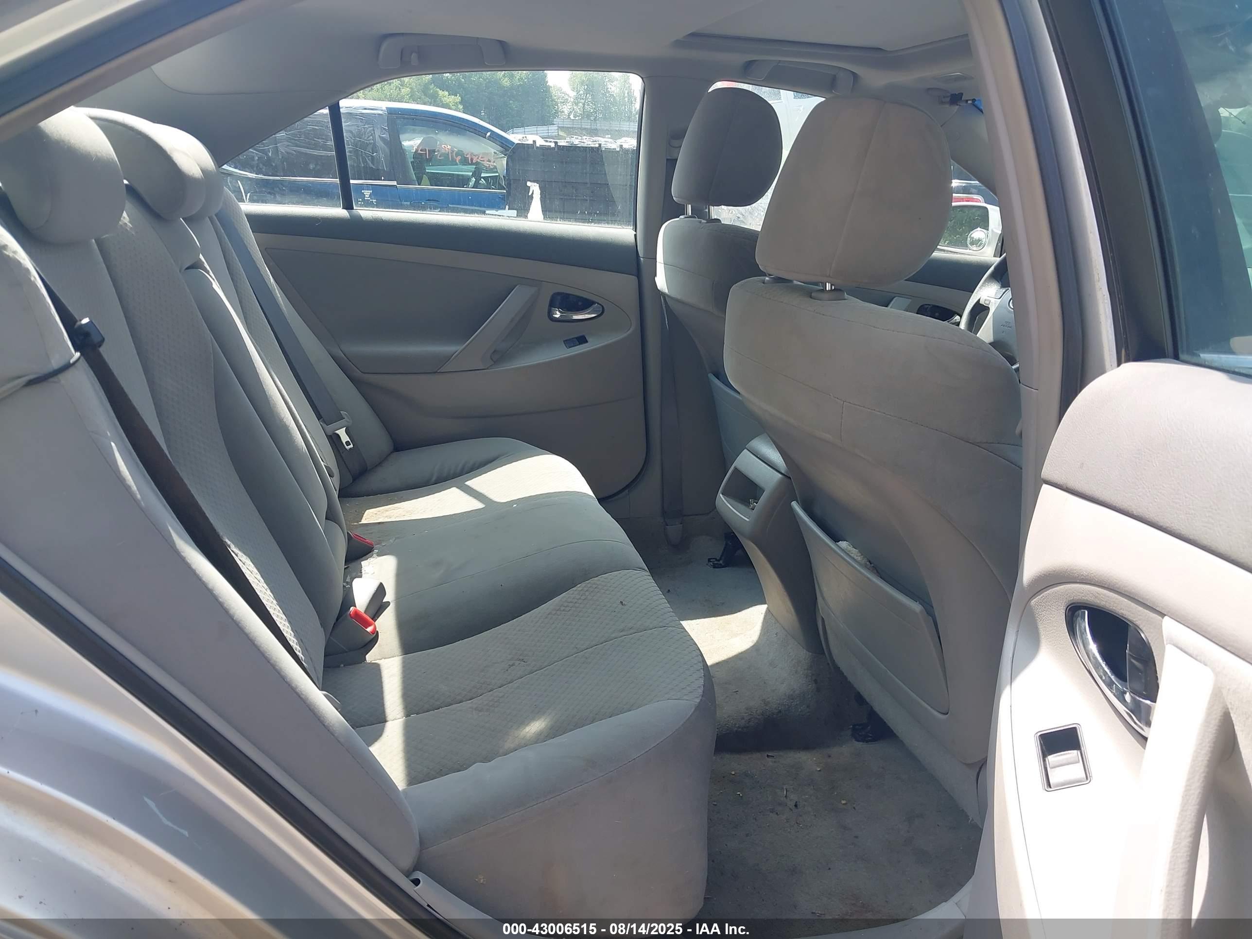 TOYOTA CAMRY image 8