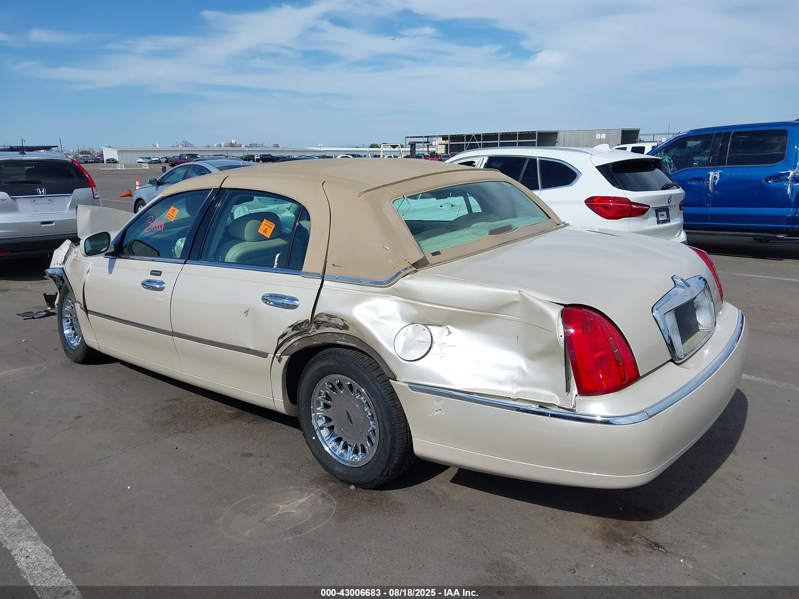 LINCOLN TOWN image 3