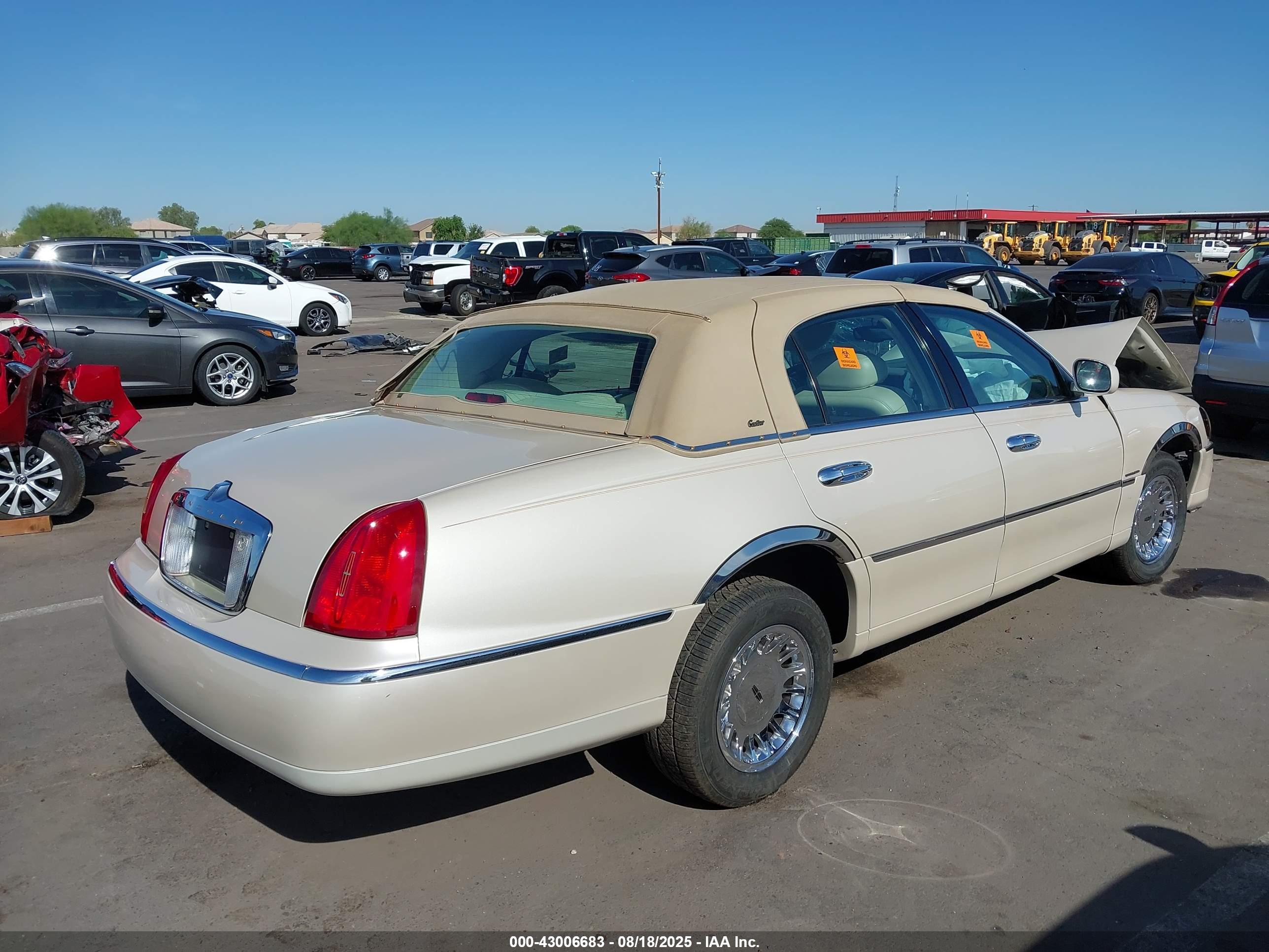LINCOLN TOWN image 4