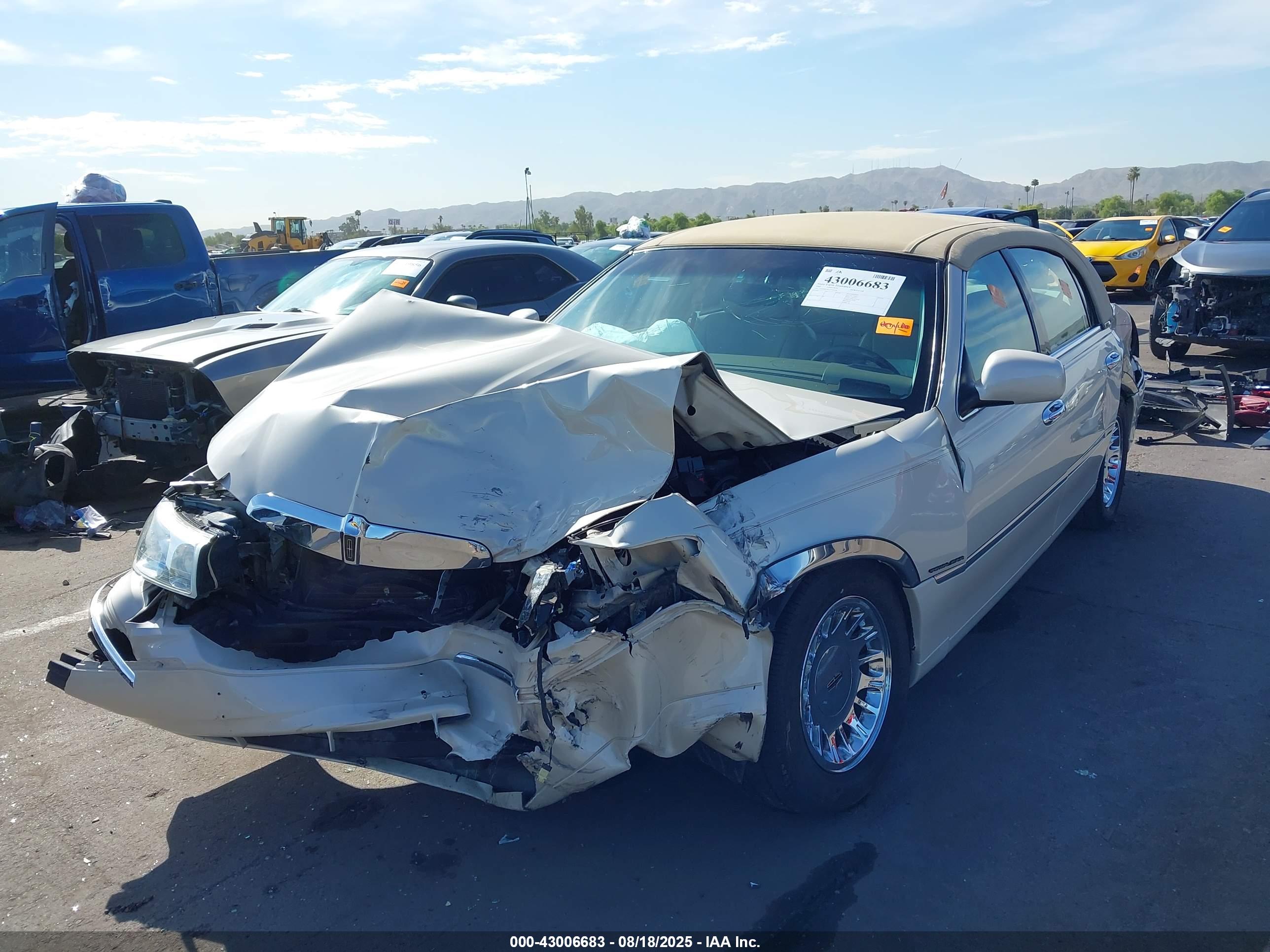LINCOLN TOWN image 6