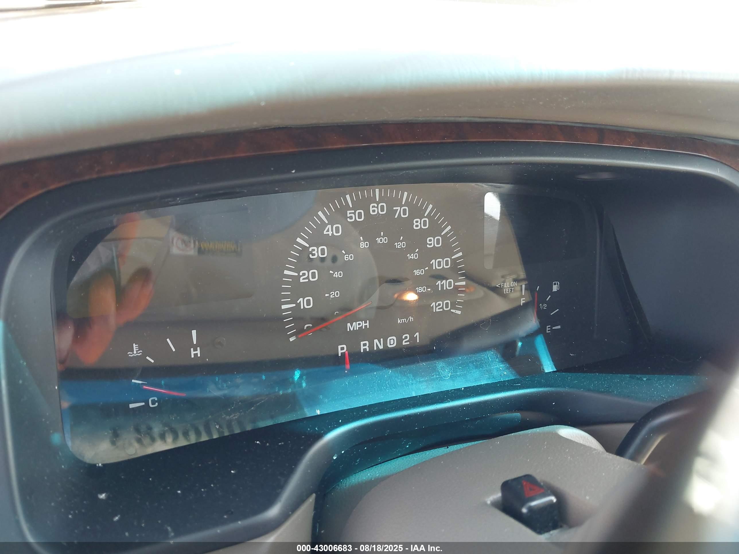 LINCOLN TOWN image 7