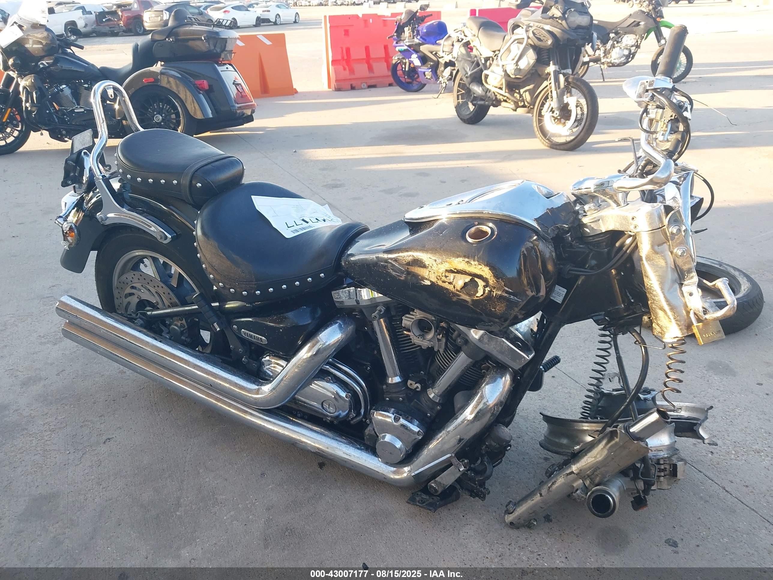 YAMAHA XV1700 image 2