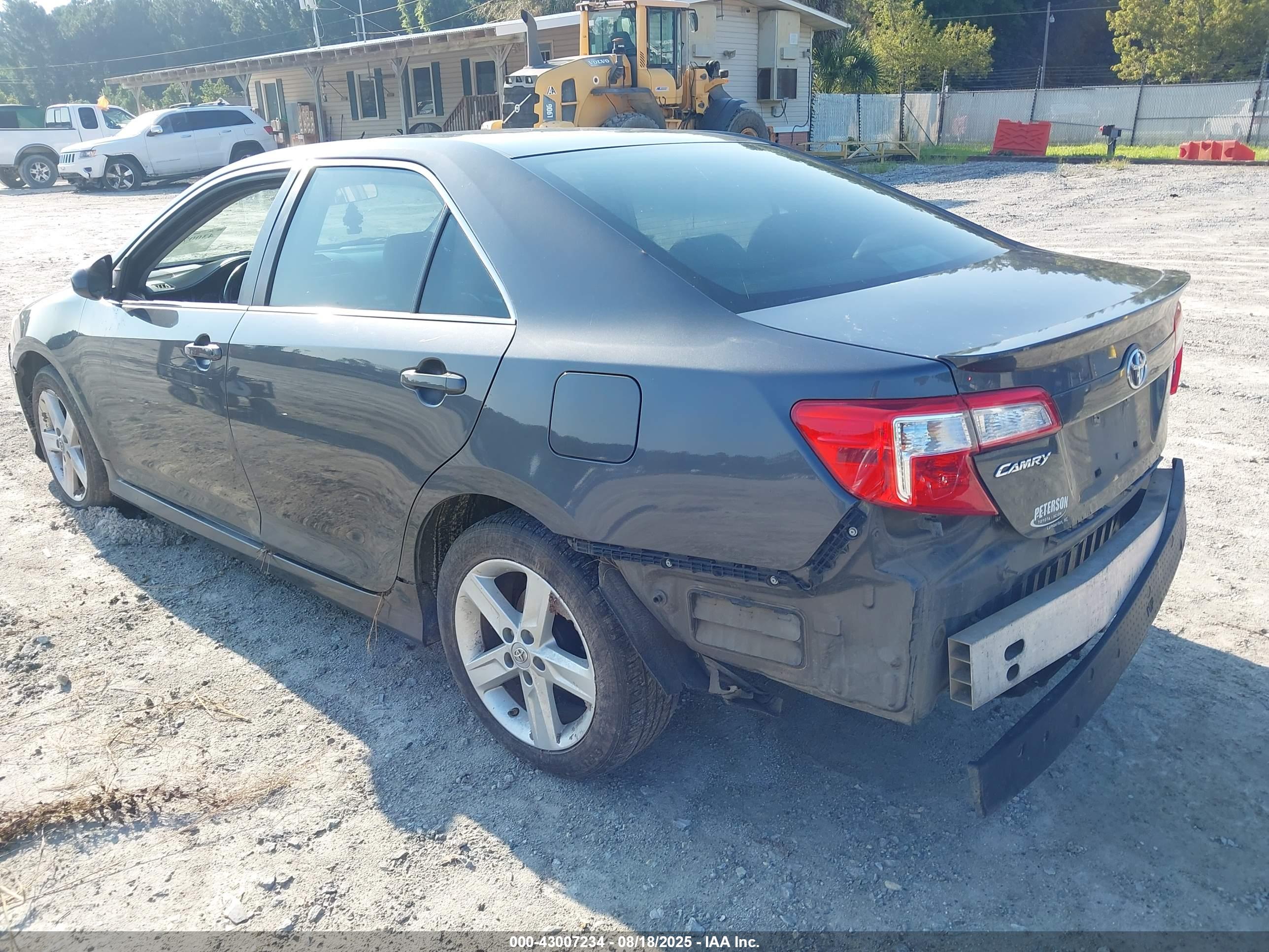 TOYOTA CAMRY image 3