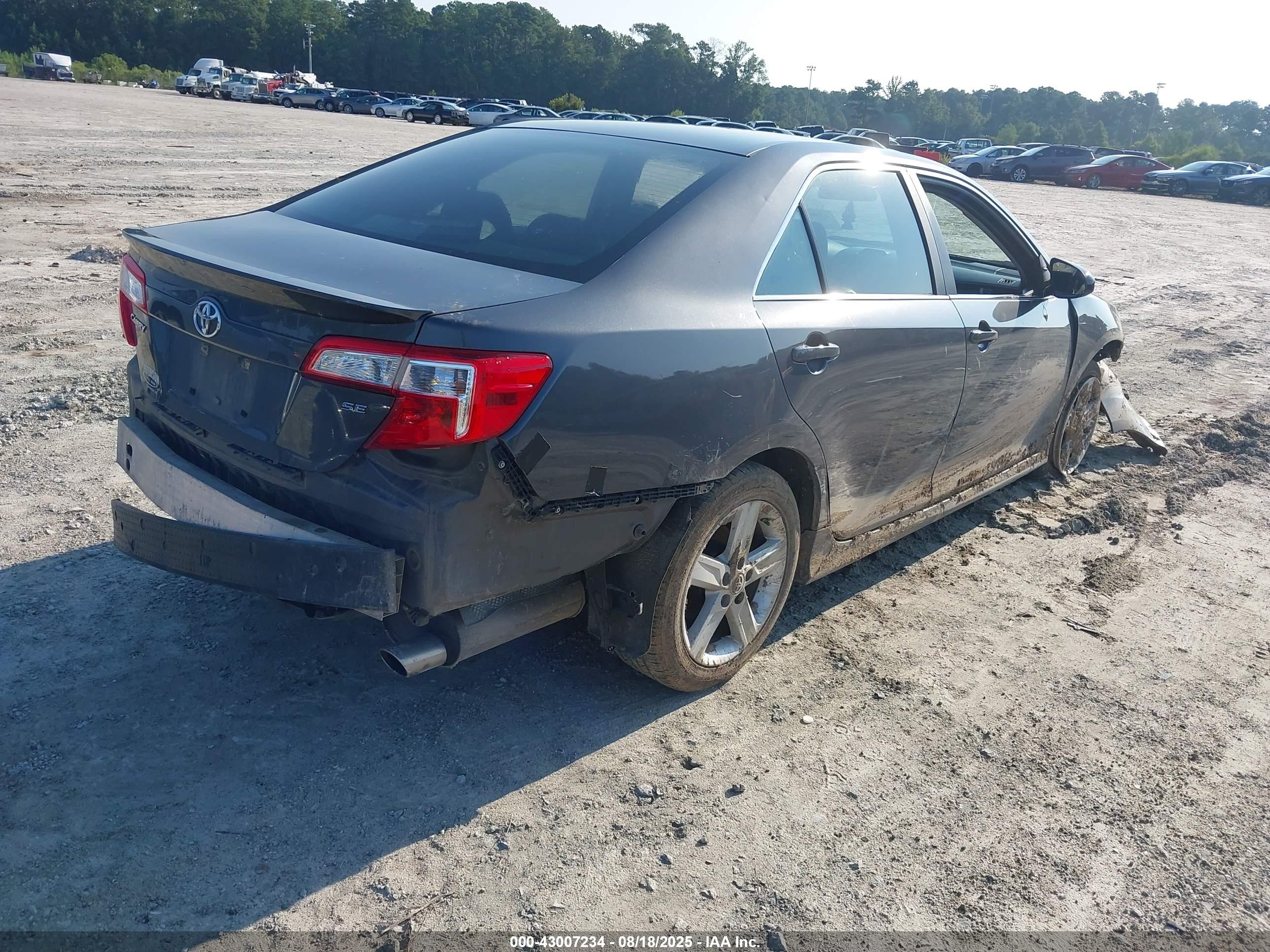 TOYOTA CAMRY image 4