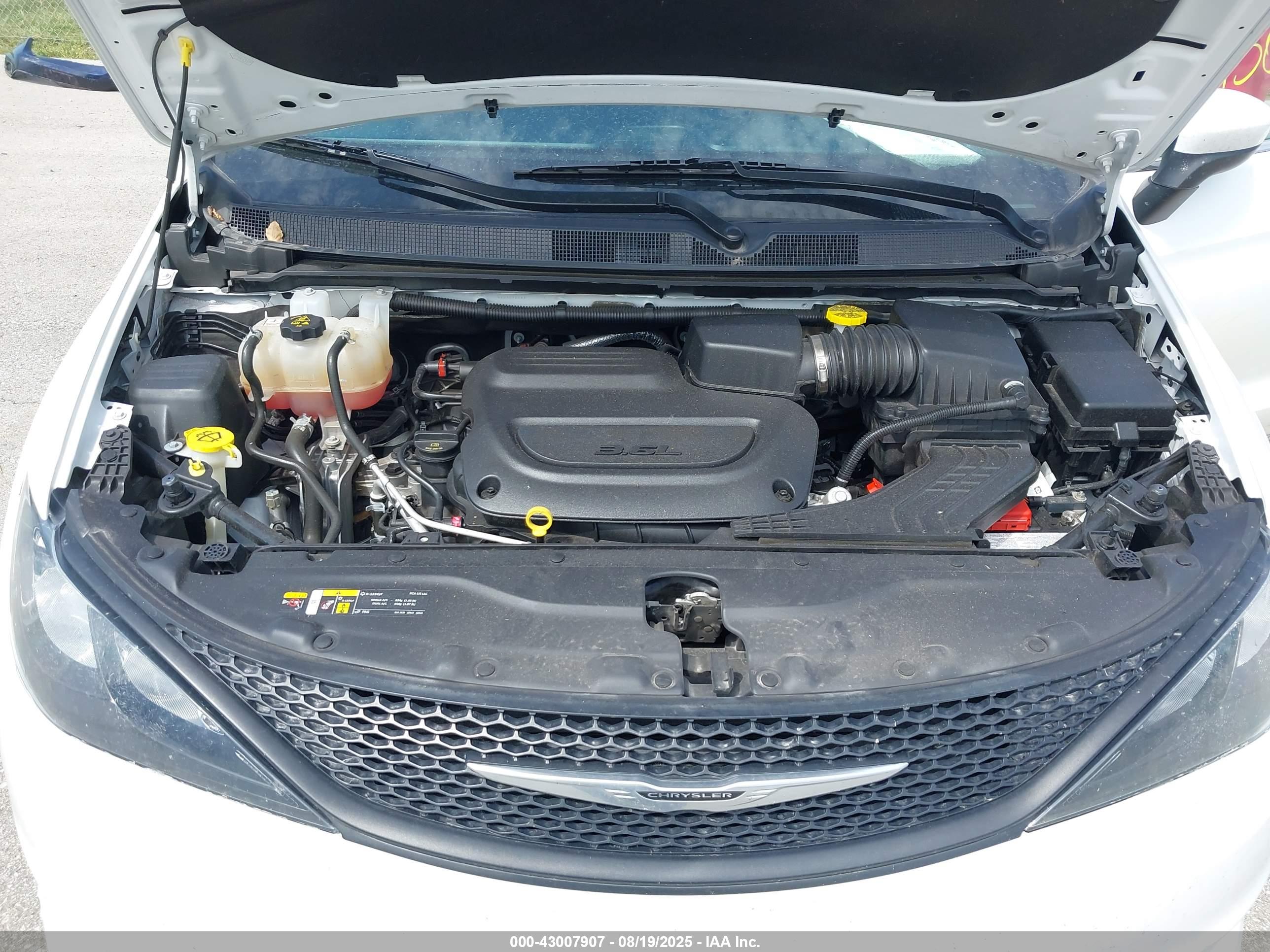 CHRYSLER VOYAGER image 10