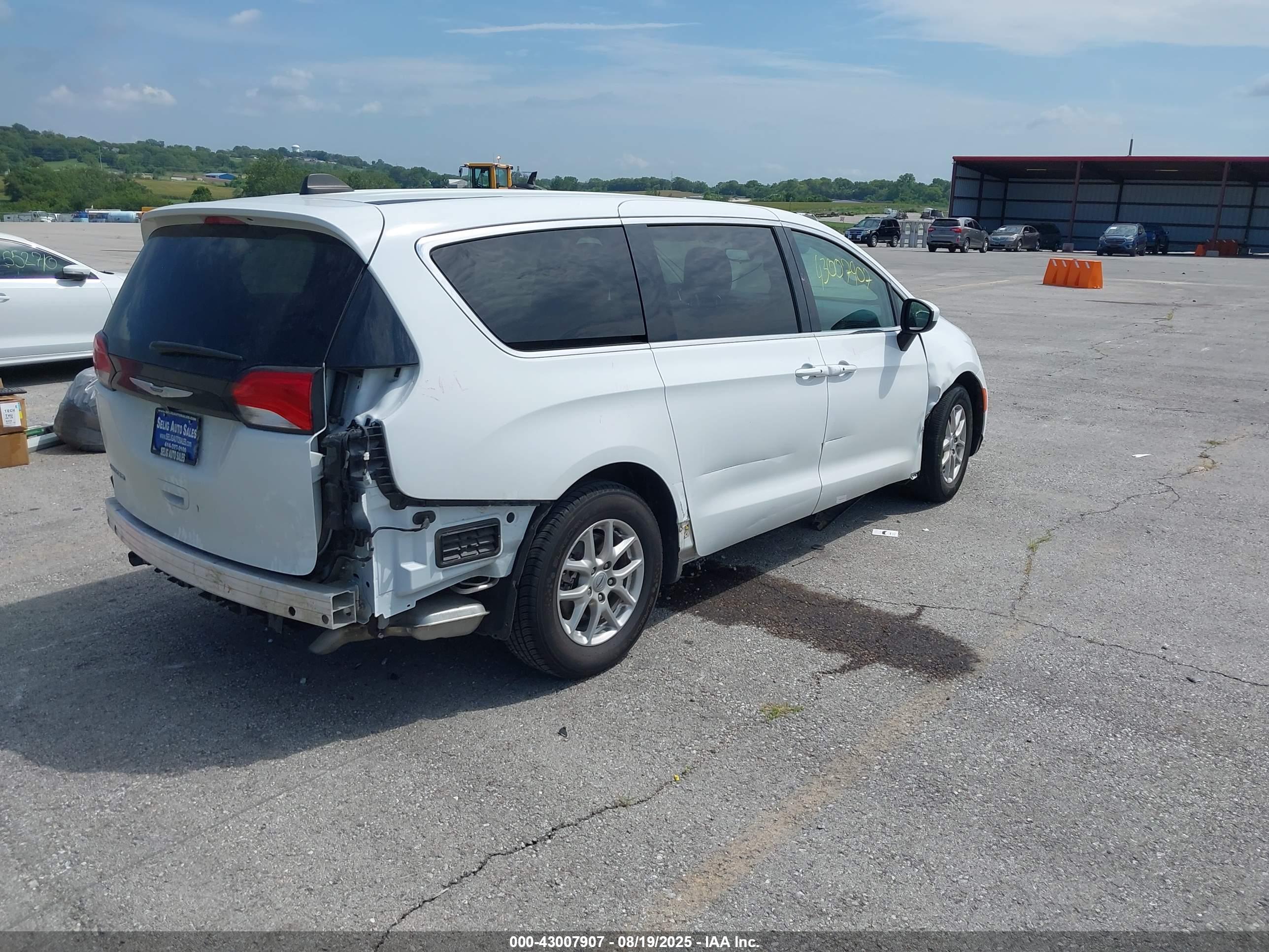 CHRYSLER VOYAGER image 4