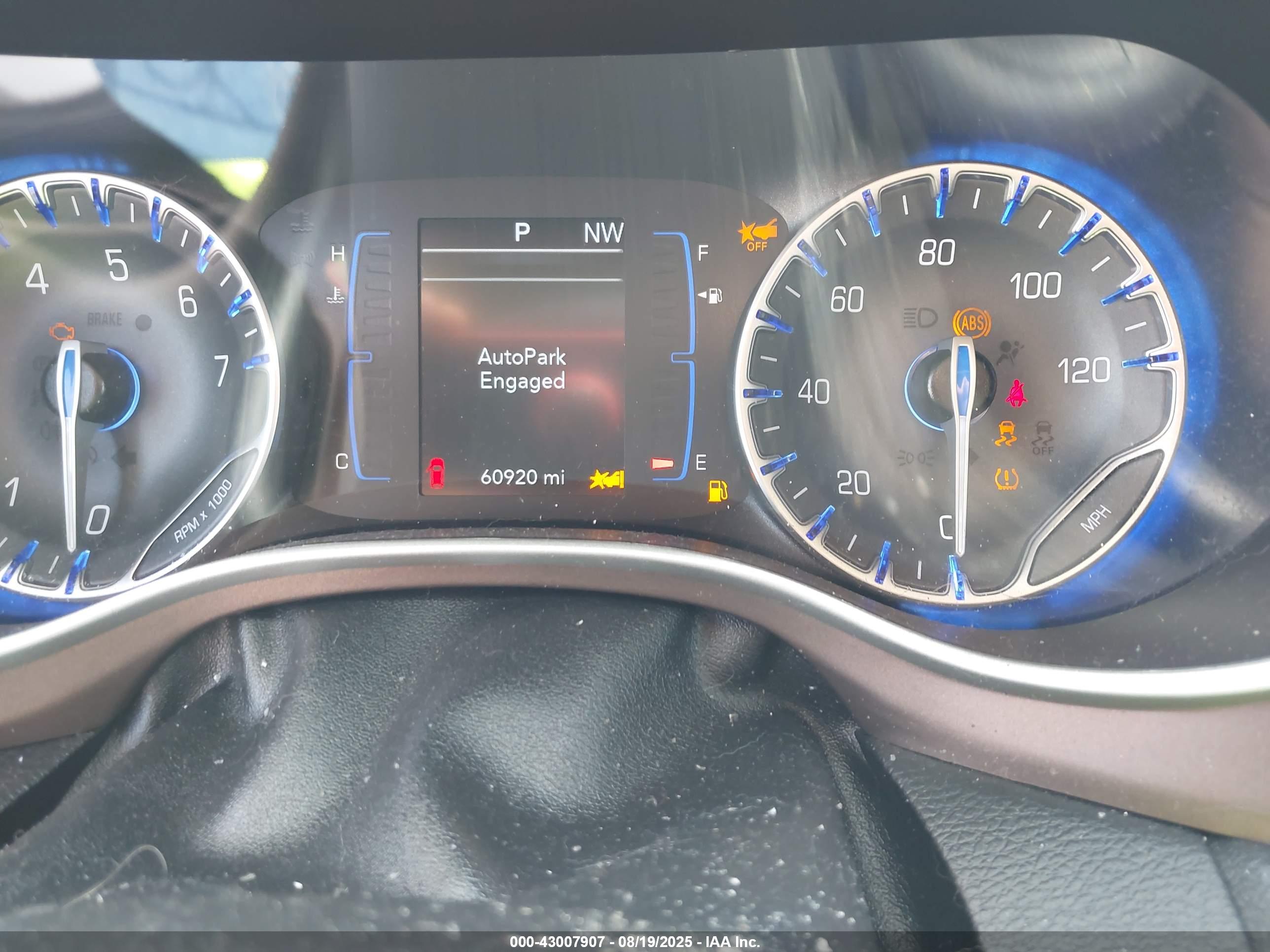 CHRYSLER VOYAGER image 7