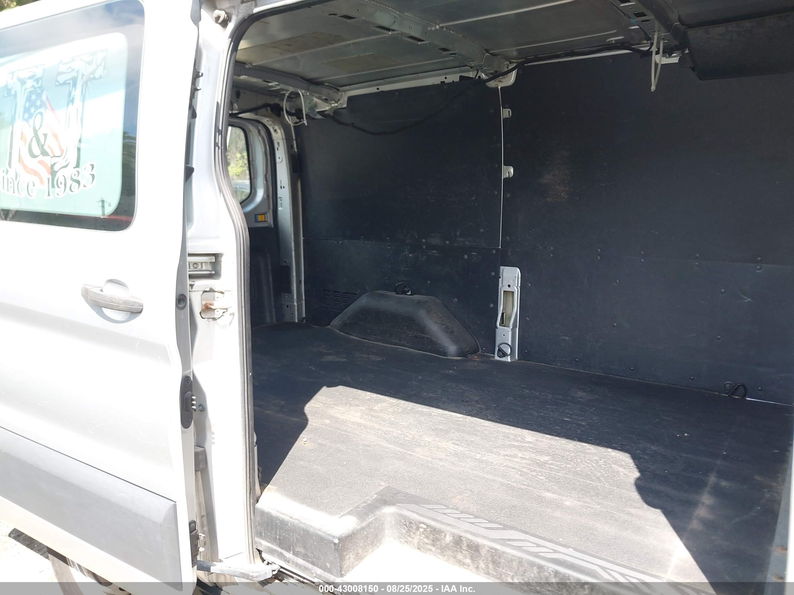 FORD TRANSIT-150 image 8
