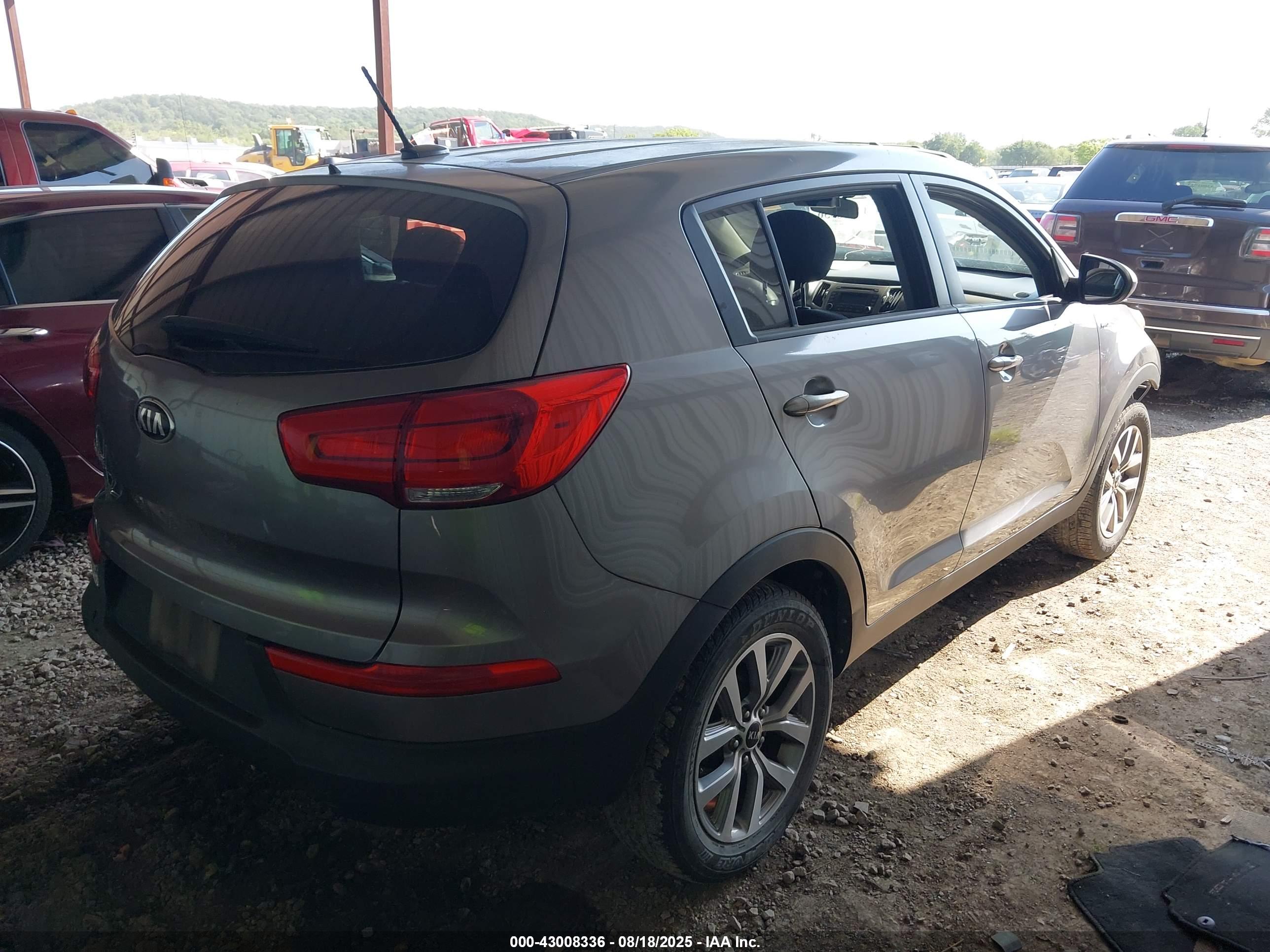 KIA SPORTAGE image 4
