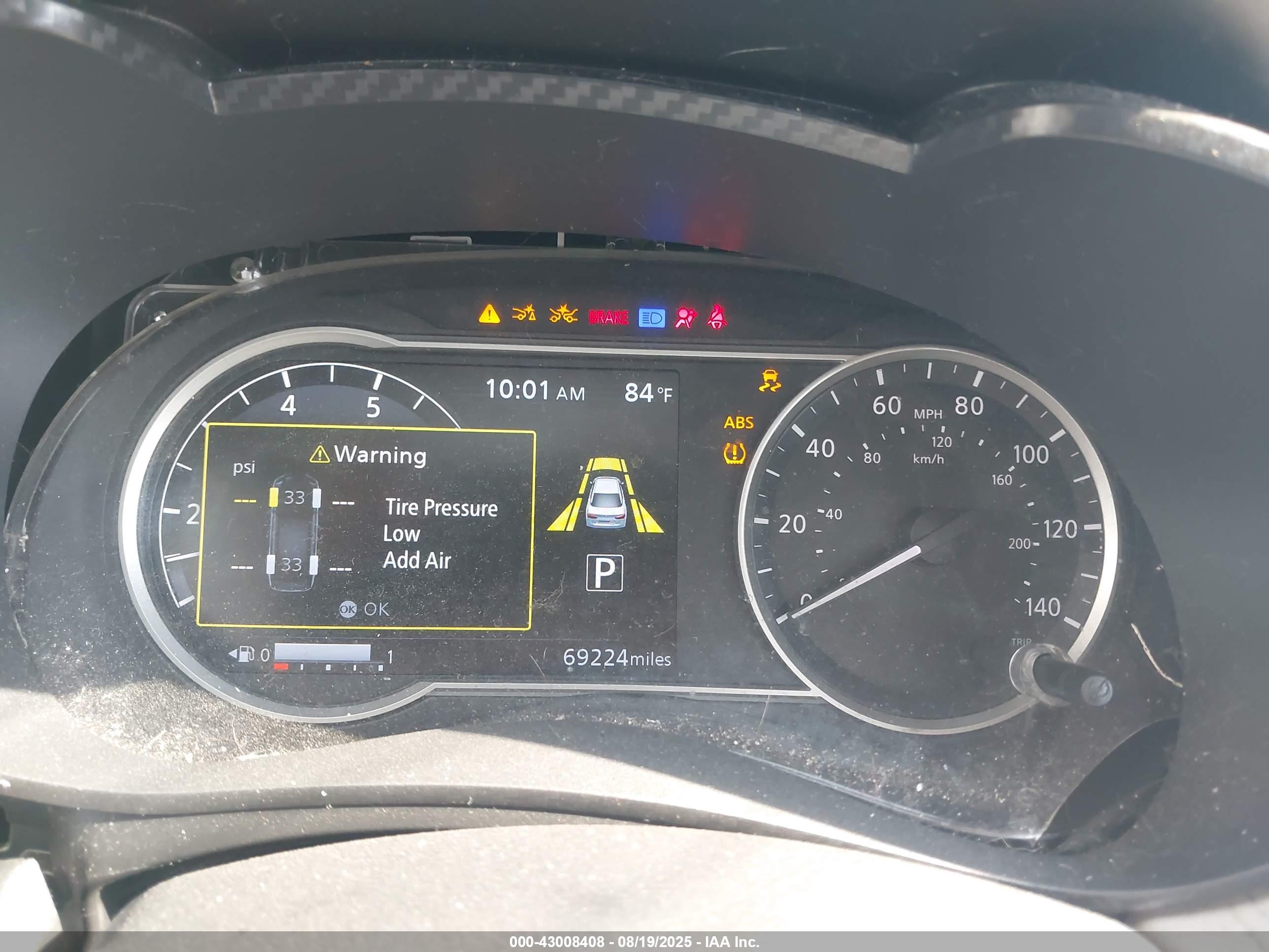 NISSAN VERSA image 7