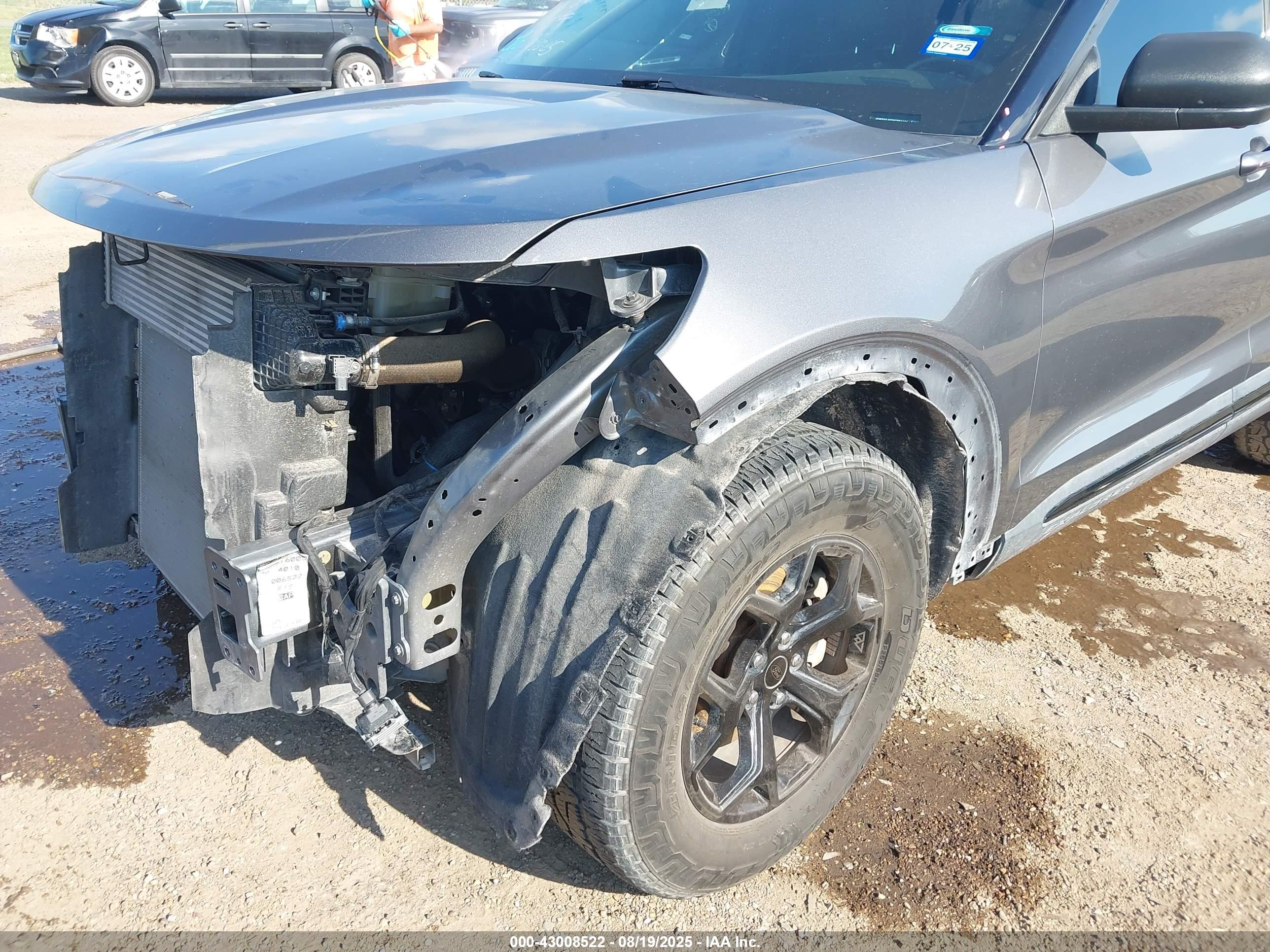 FORD EXPLORER image 6