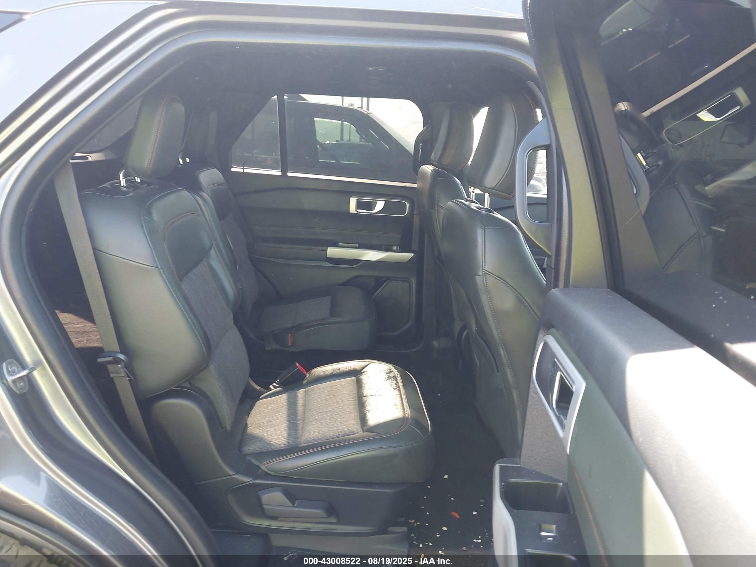 FORD EXPLORER image 8