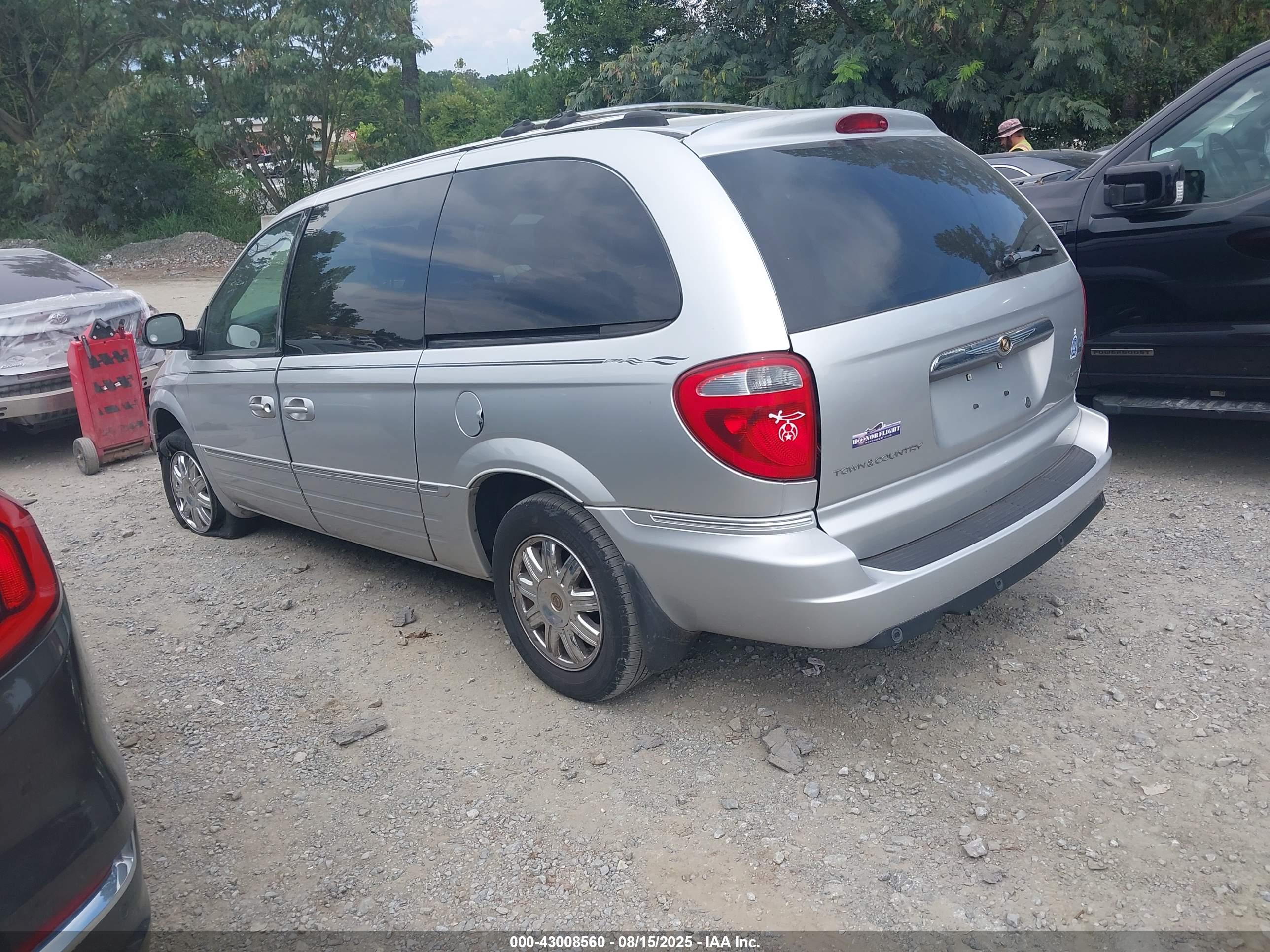 CHRYSLER TOWN image 3