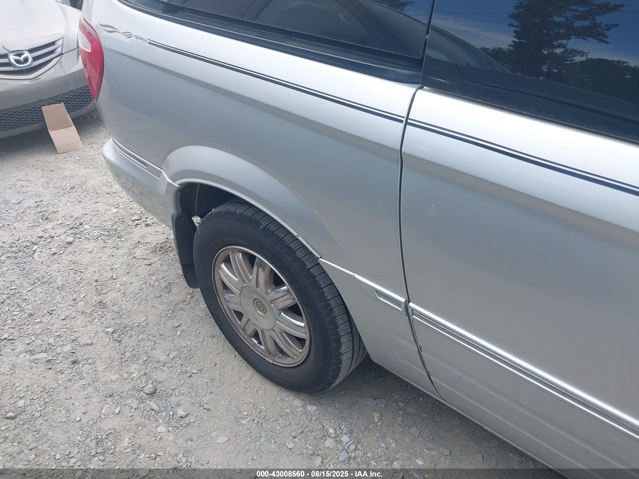 CHRYSLER TOWN image 6