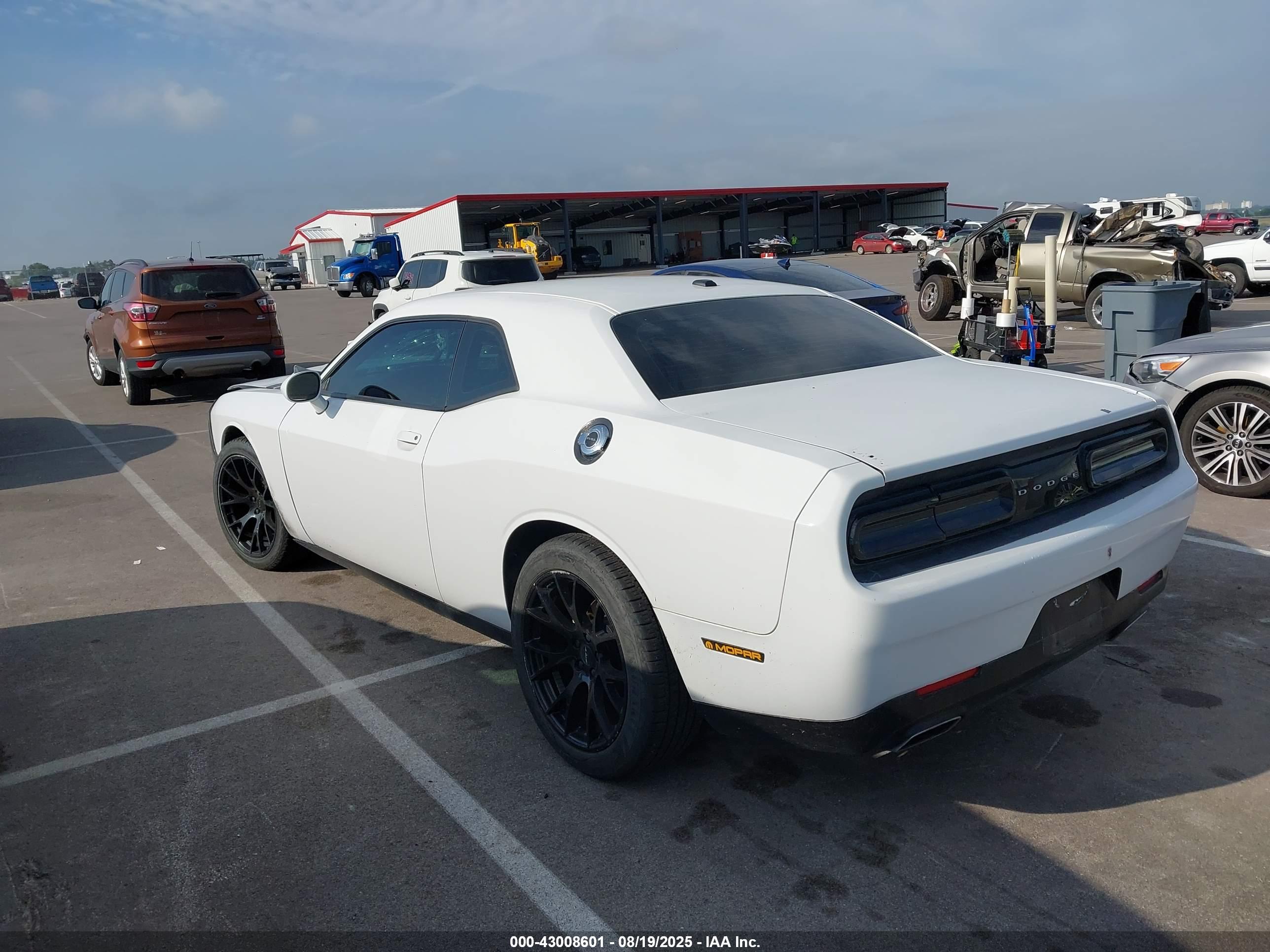 DODGE CHALLENGER image 3