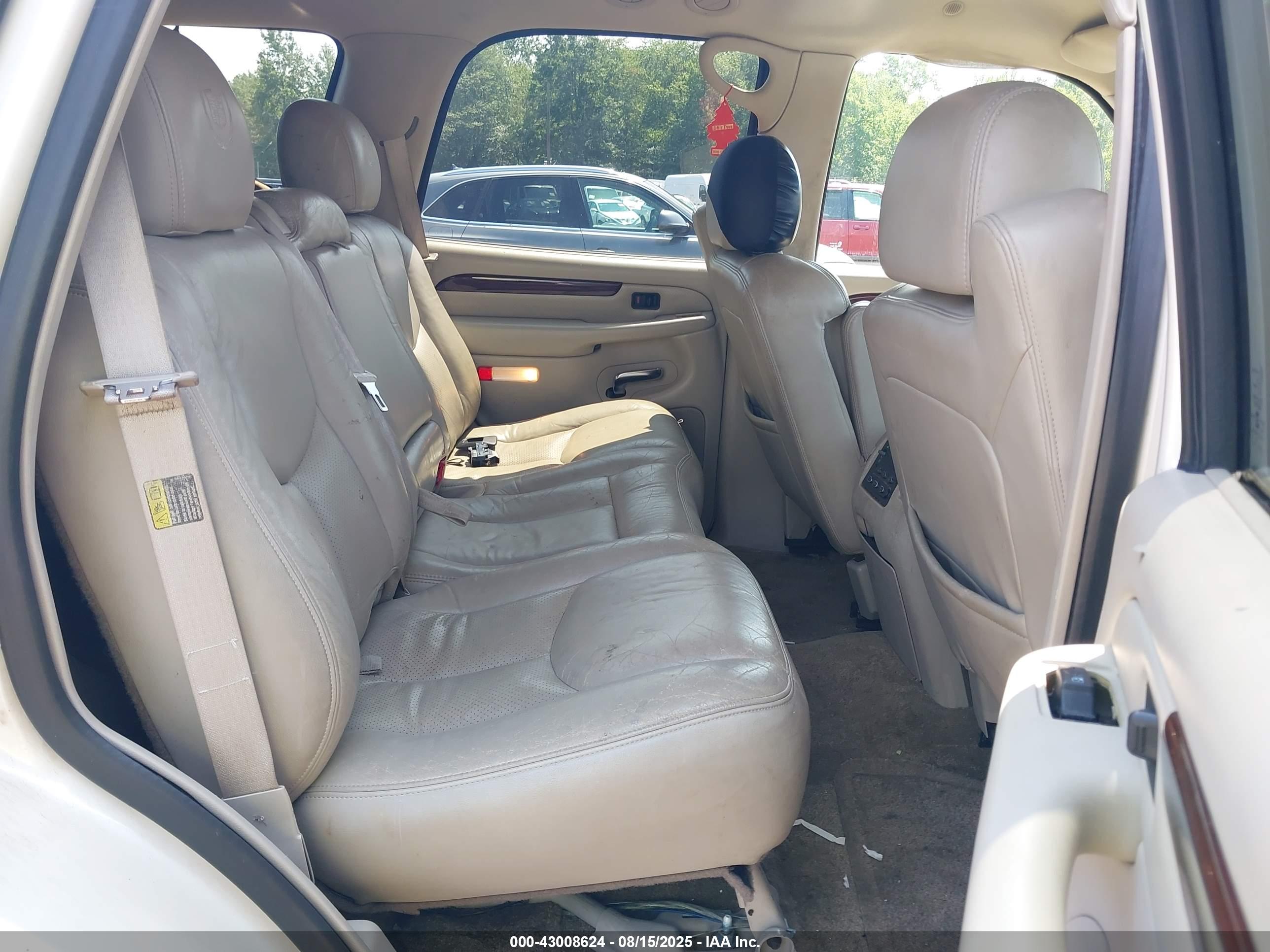 CADILLAC ESCALADE image 8