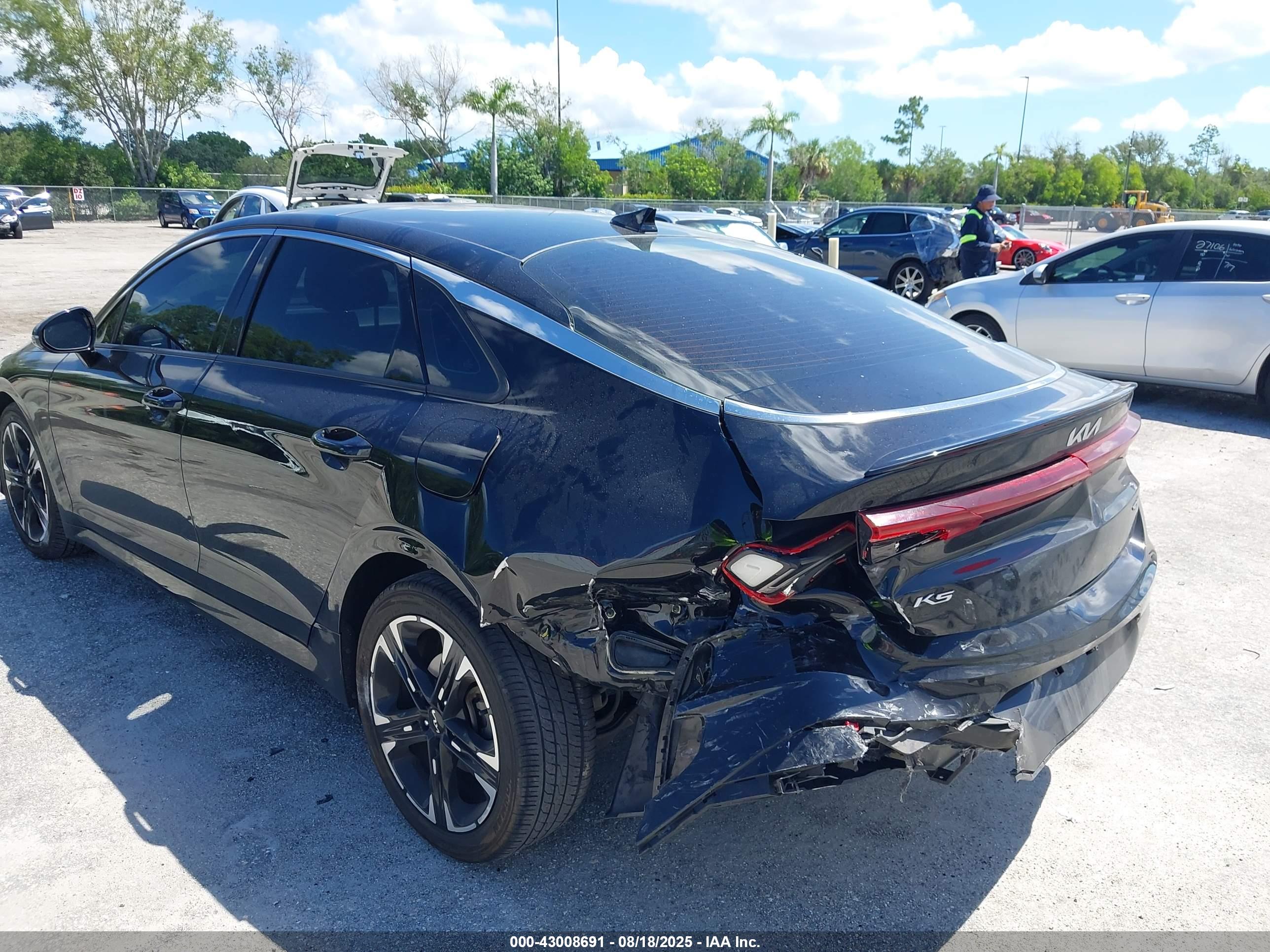 KIA K5 image 6