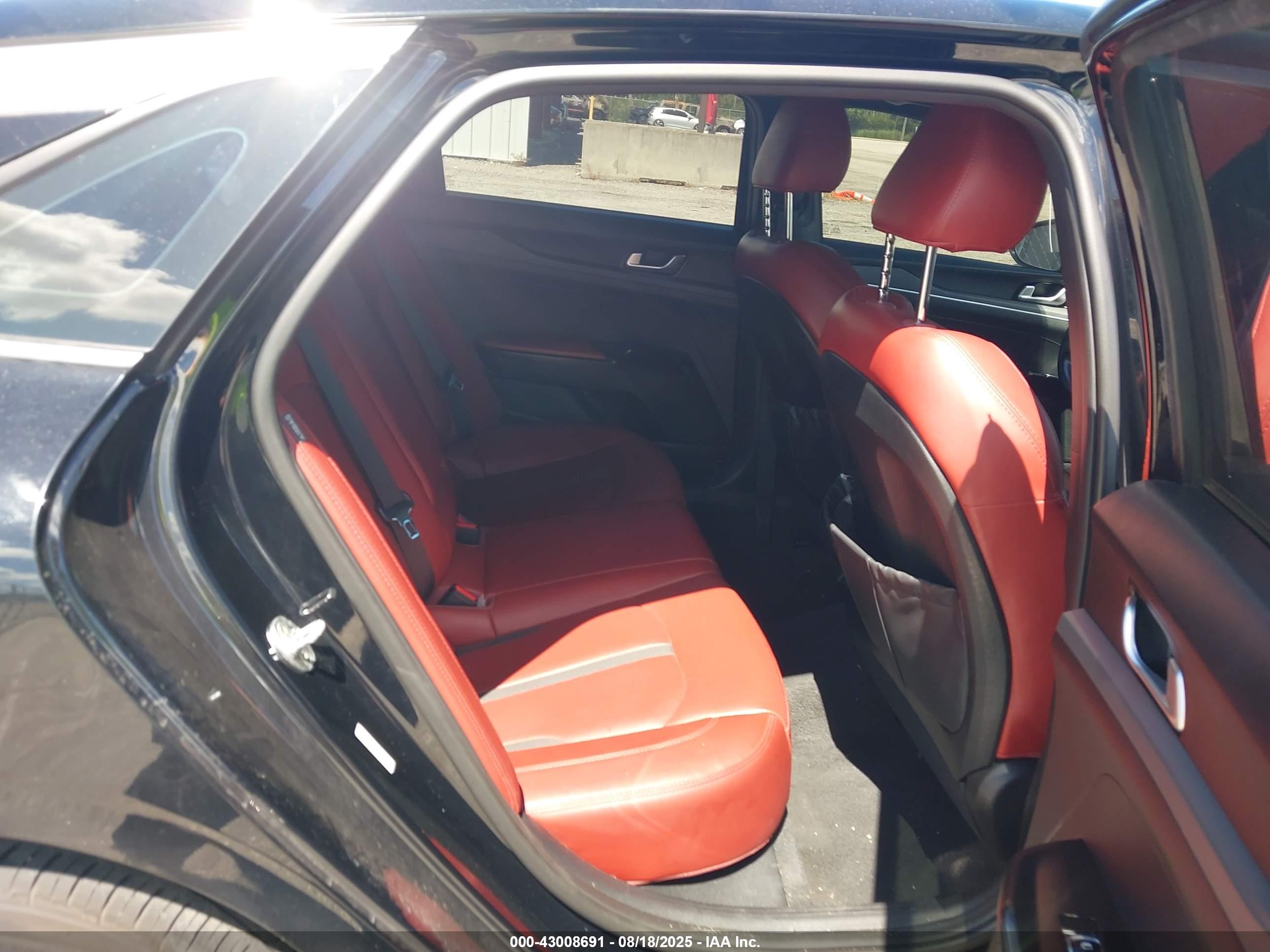 KIA K5 image 8