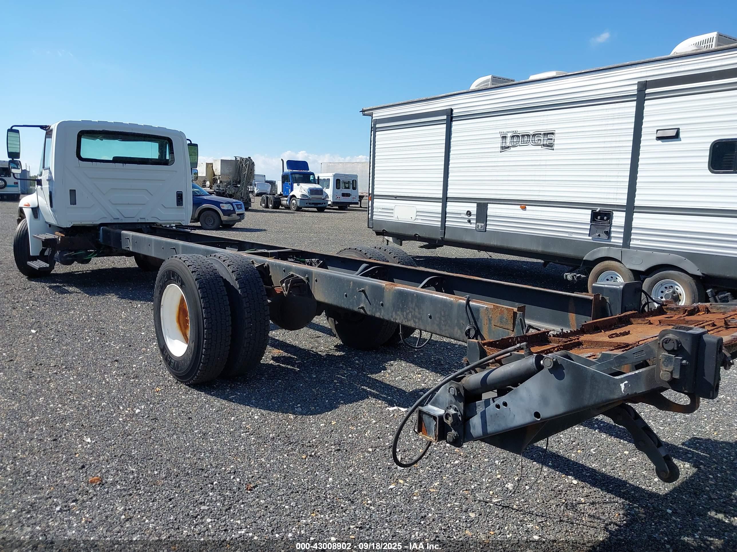 INTERNATIONAL 4000 image 3