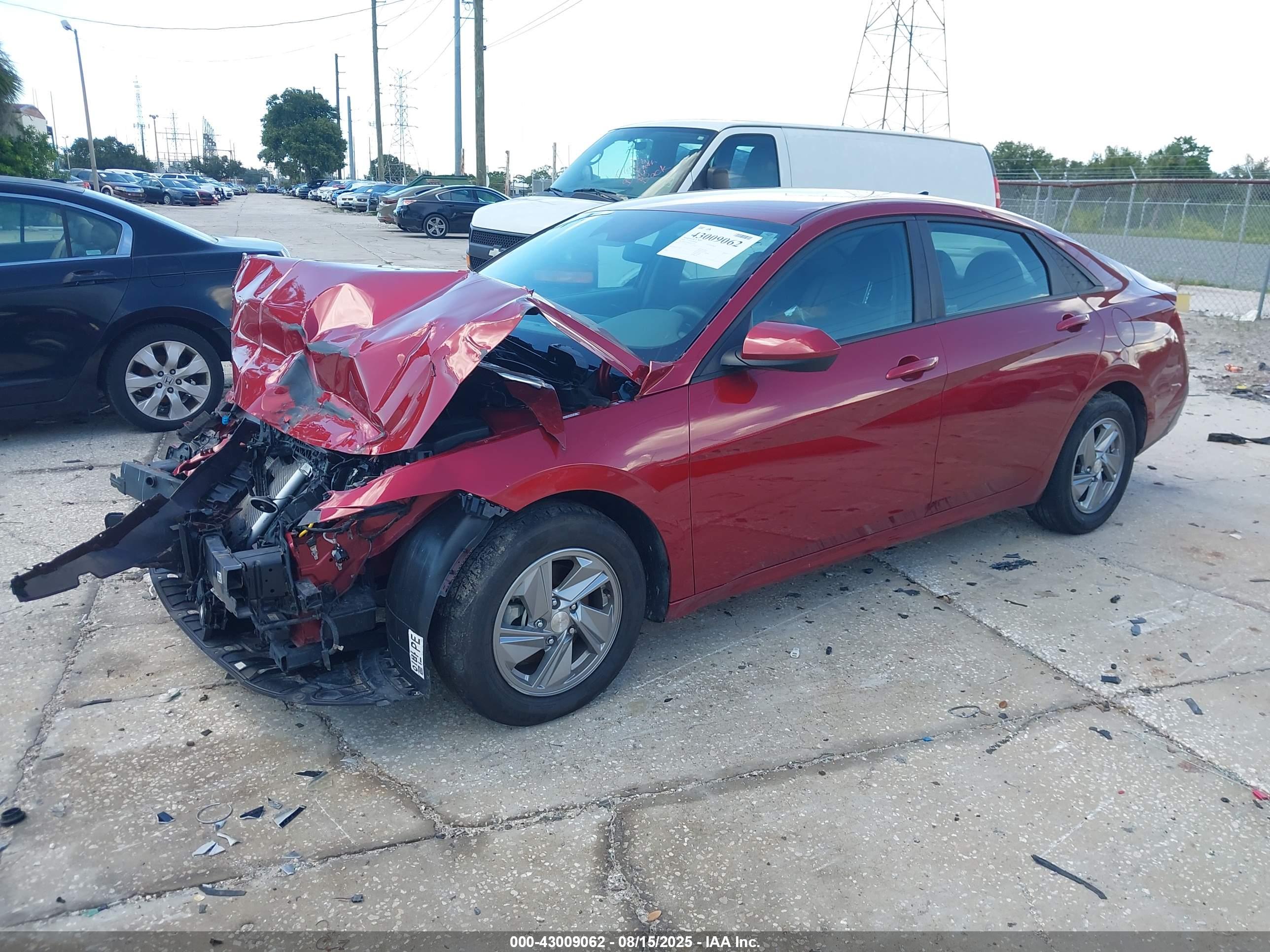 HYUNDAI ELANTRA image 2