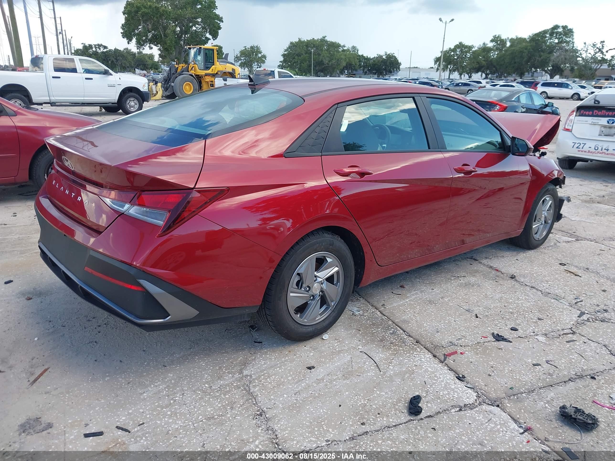 HYUNDAI ELANTRA image 4