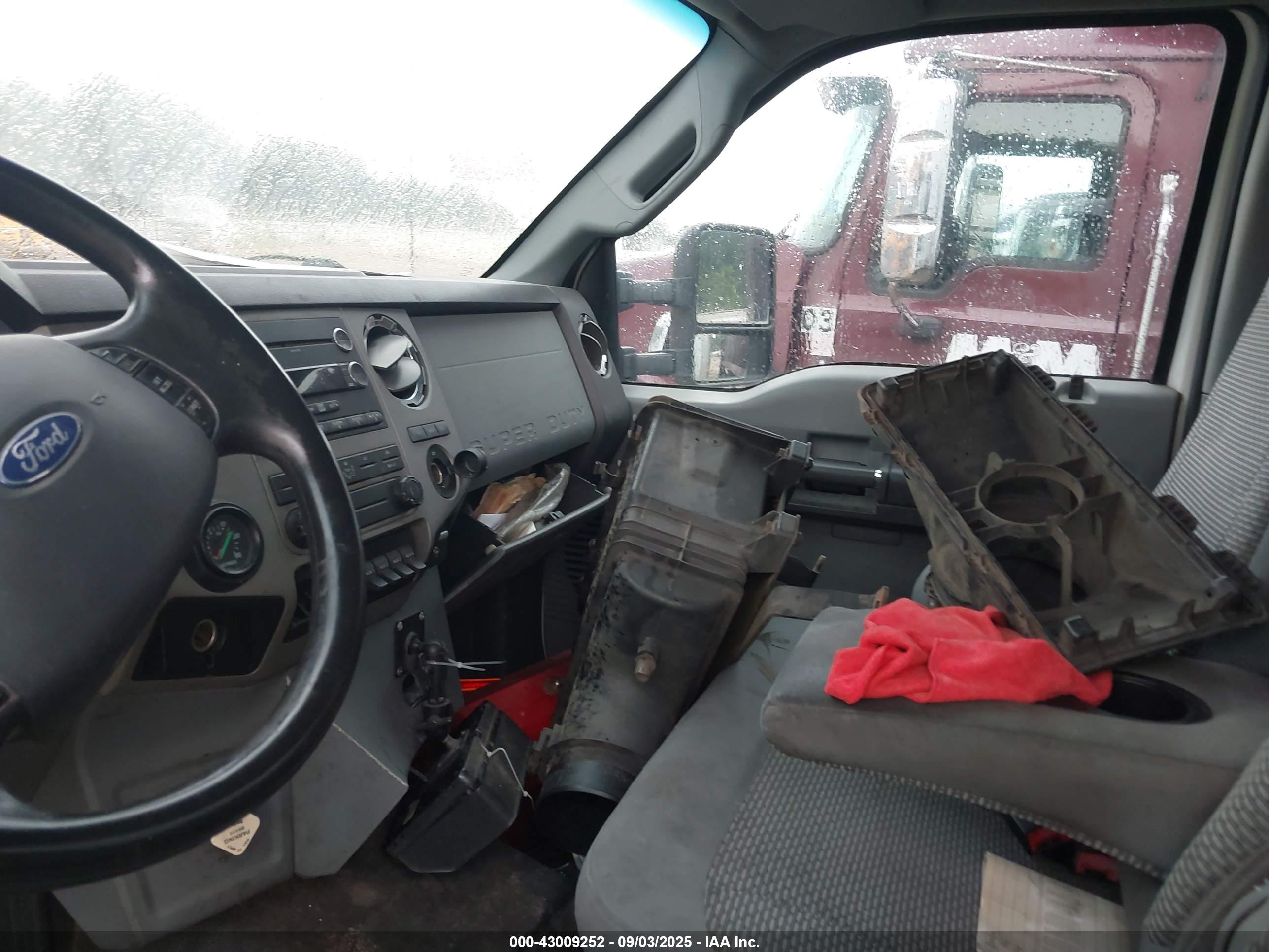 FORD F-650 image 7