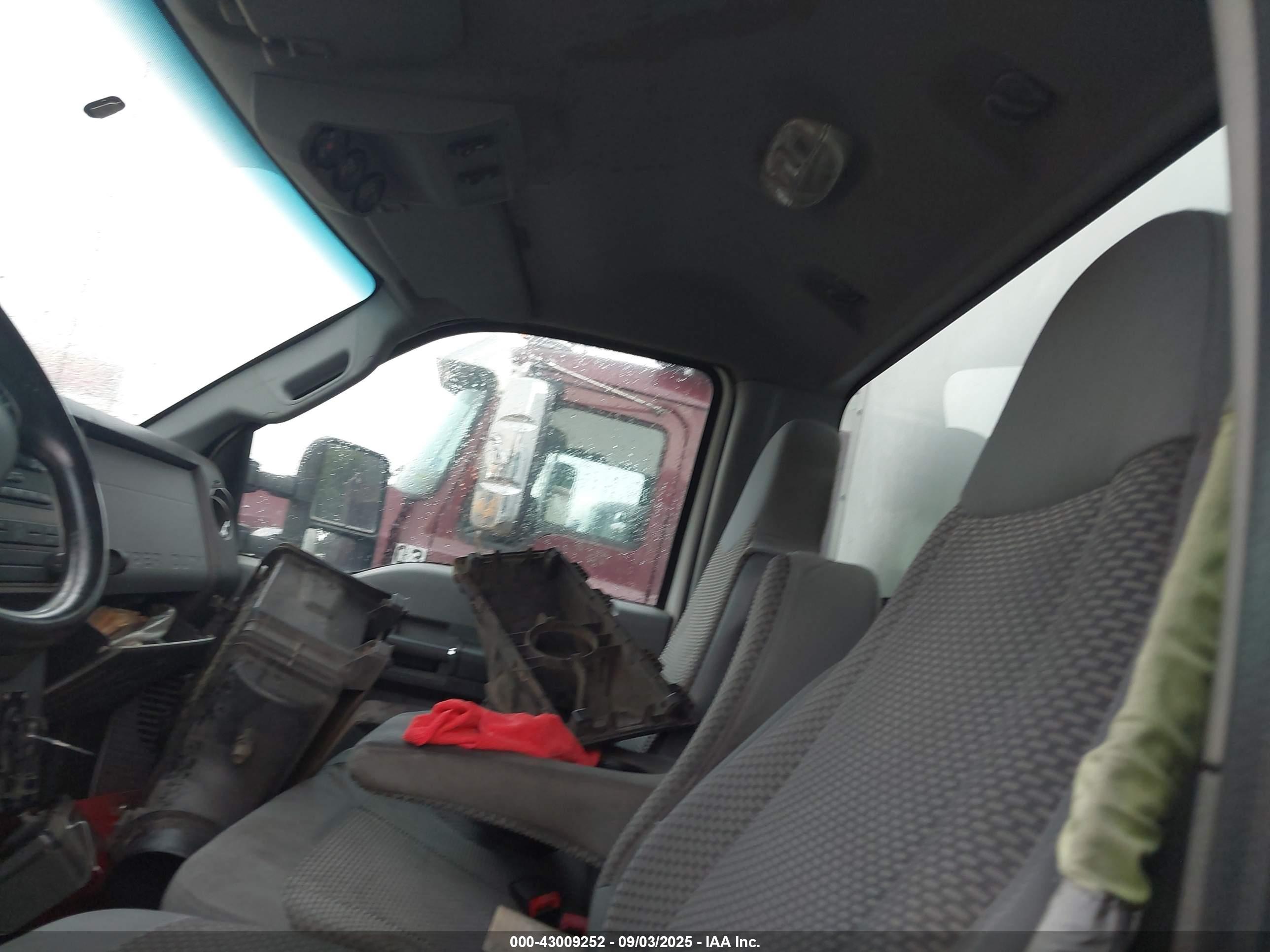 FORD F-650 image 8