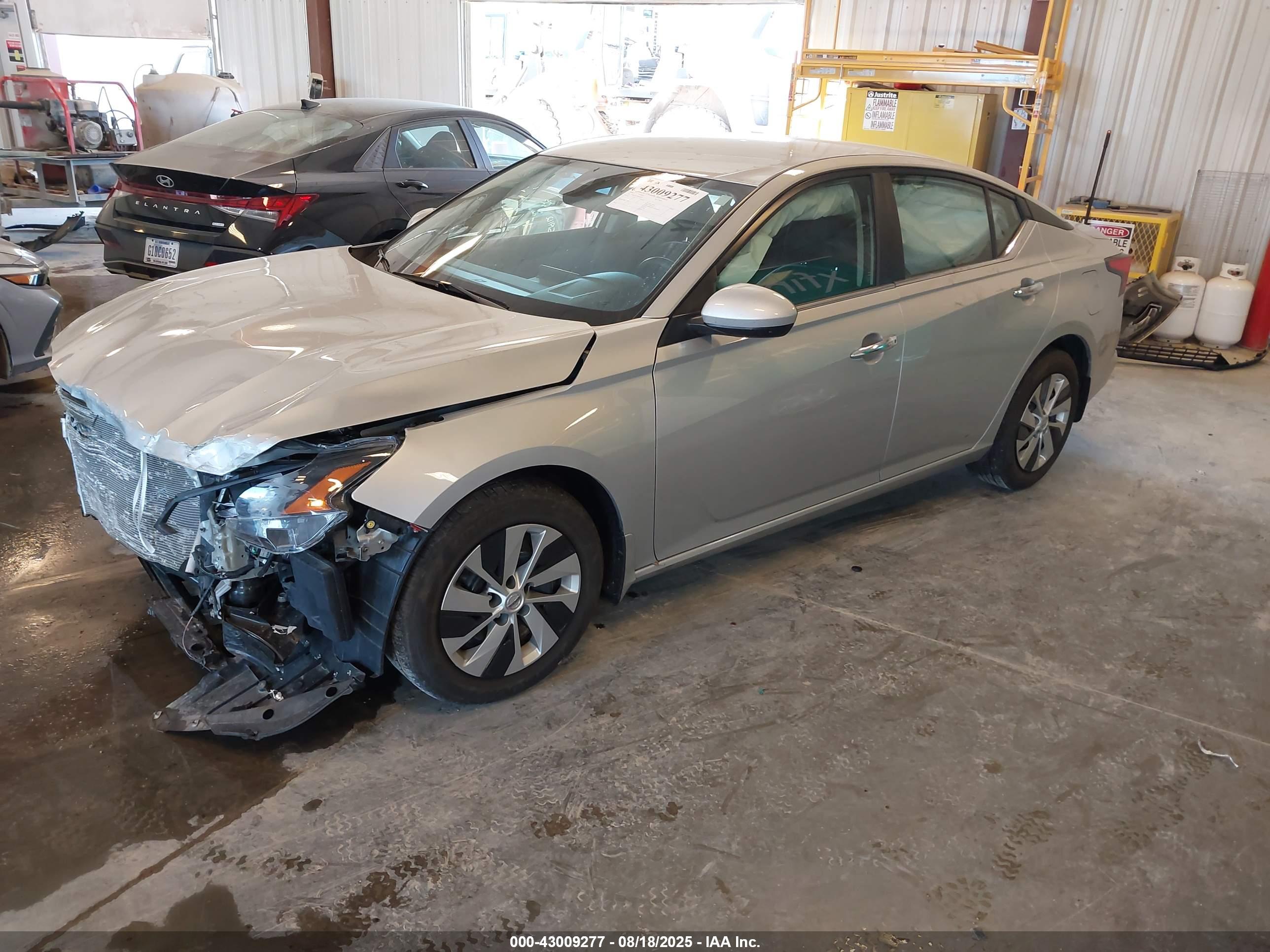 NISSAN ALTIMA image 2