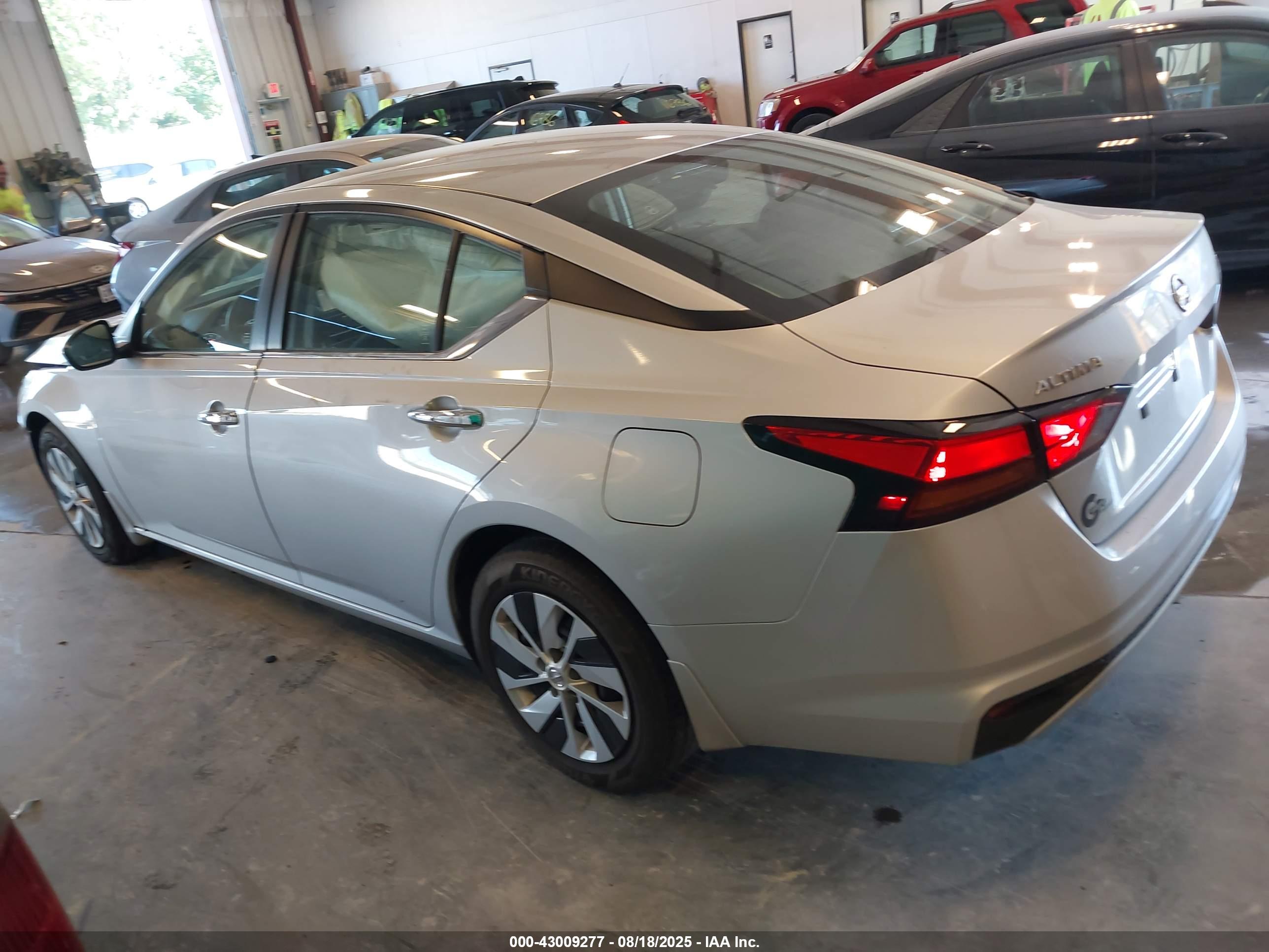 NISSAN ALTIMA image 3
