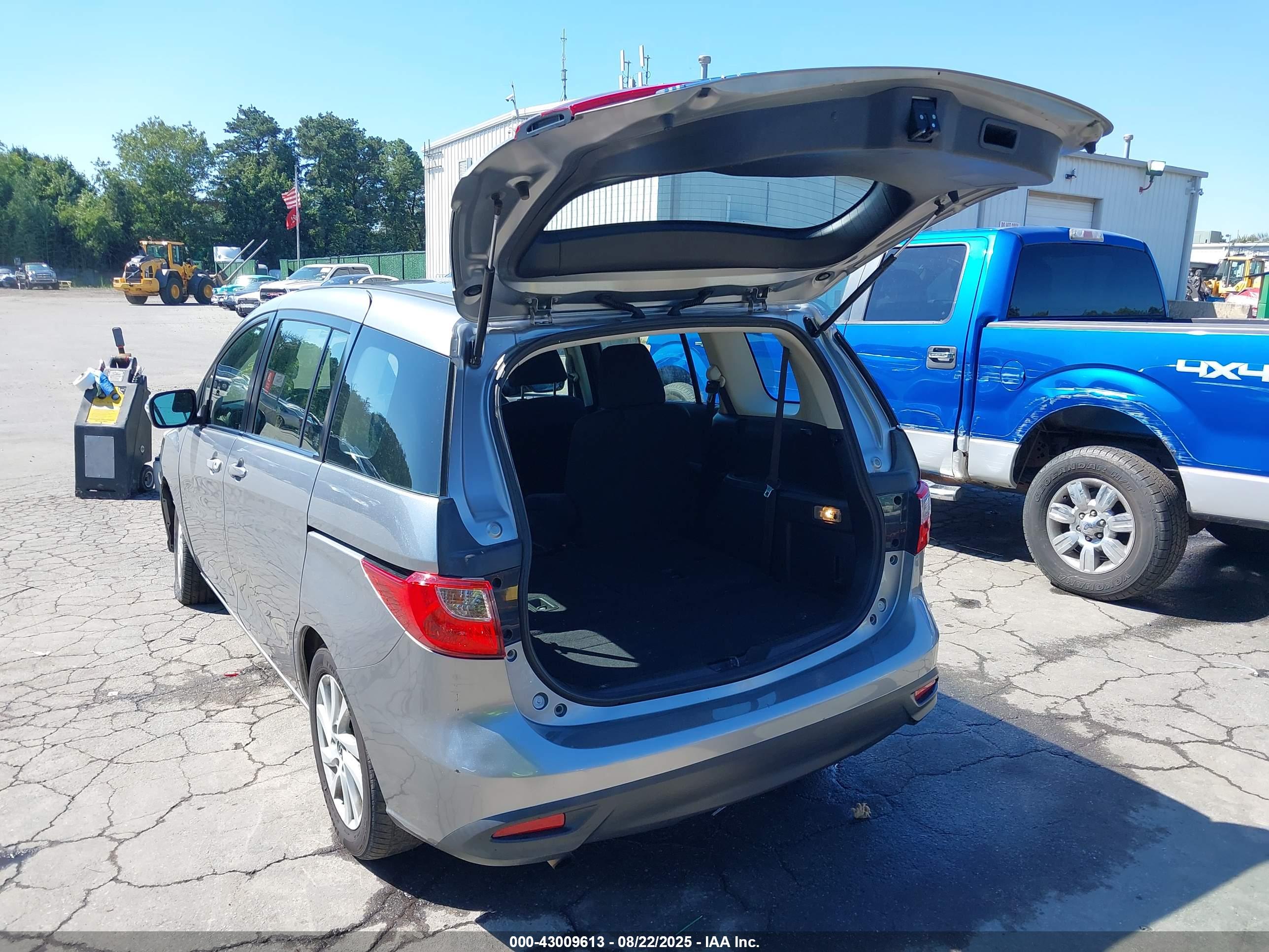 MAZDA MAZDA5 image 3