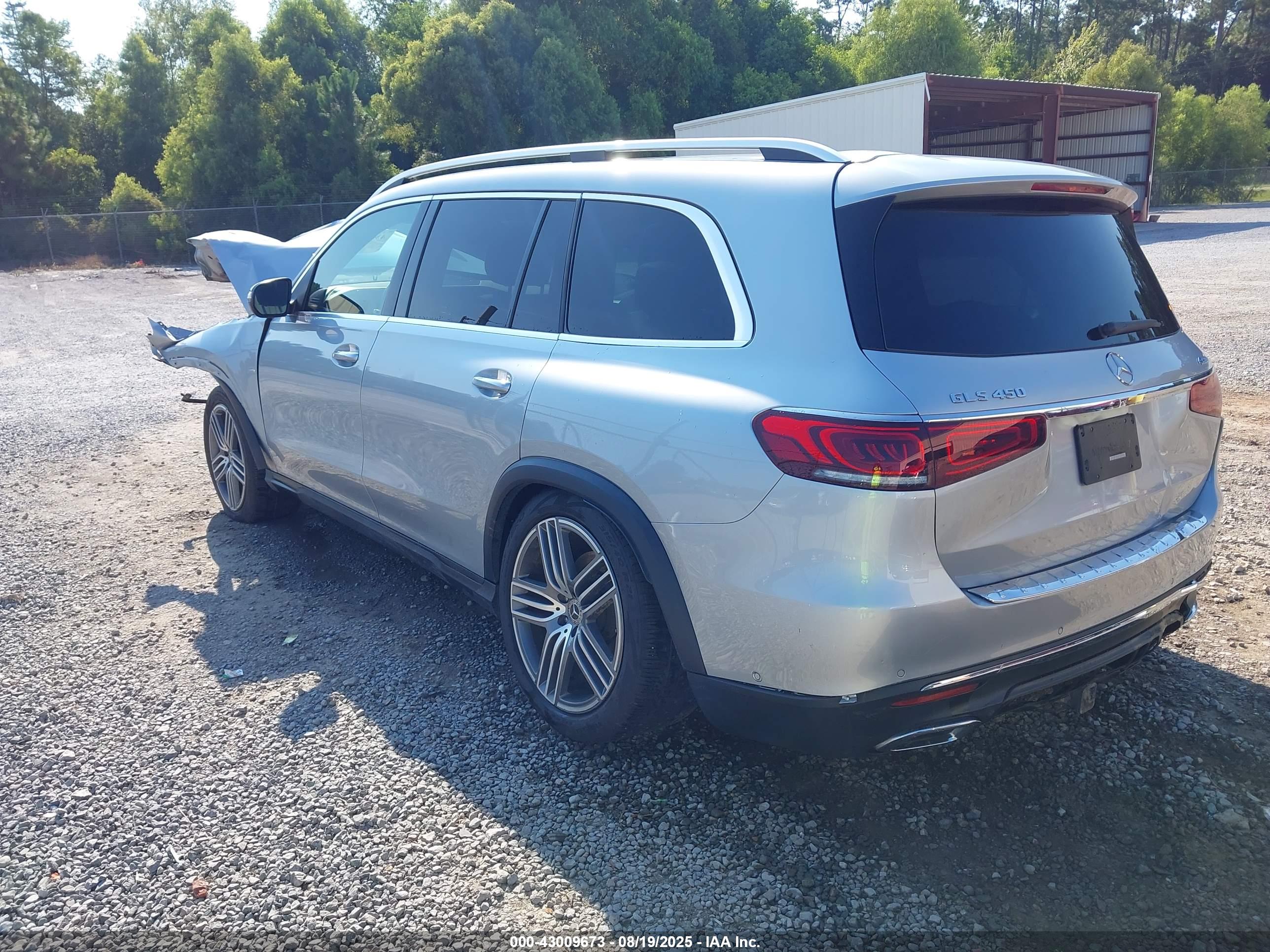 MERCEDES-BENZ GLS image 3