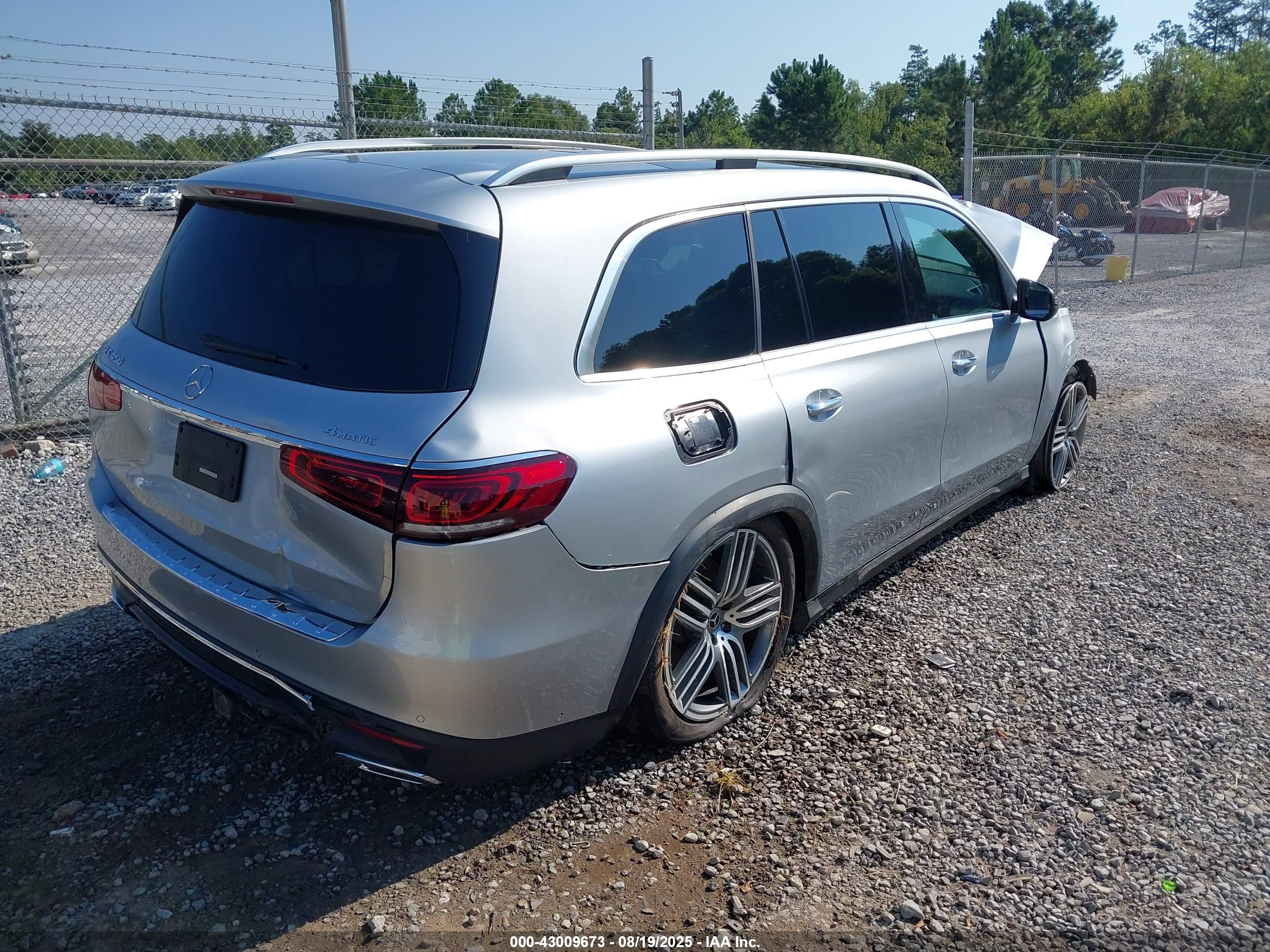 MERCEDES-BENZ GLS image 4