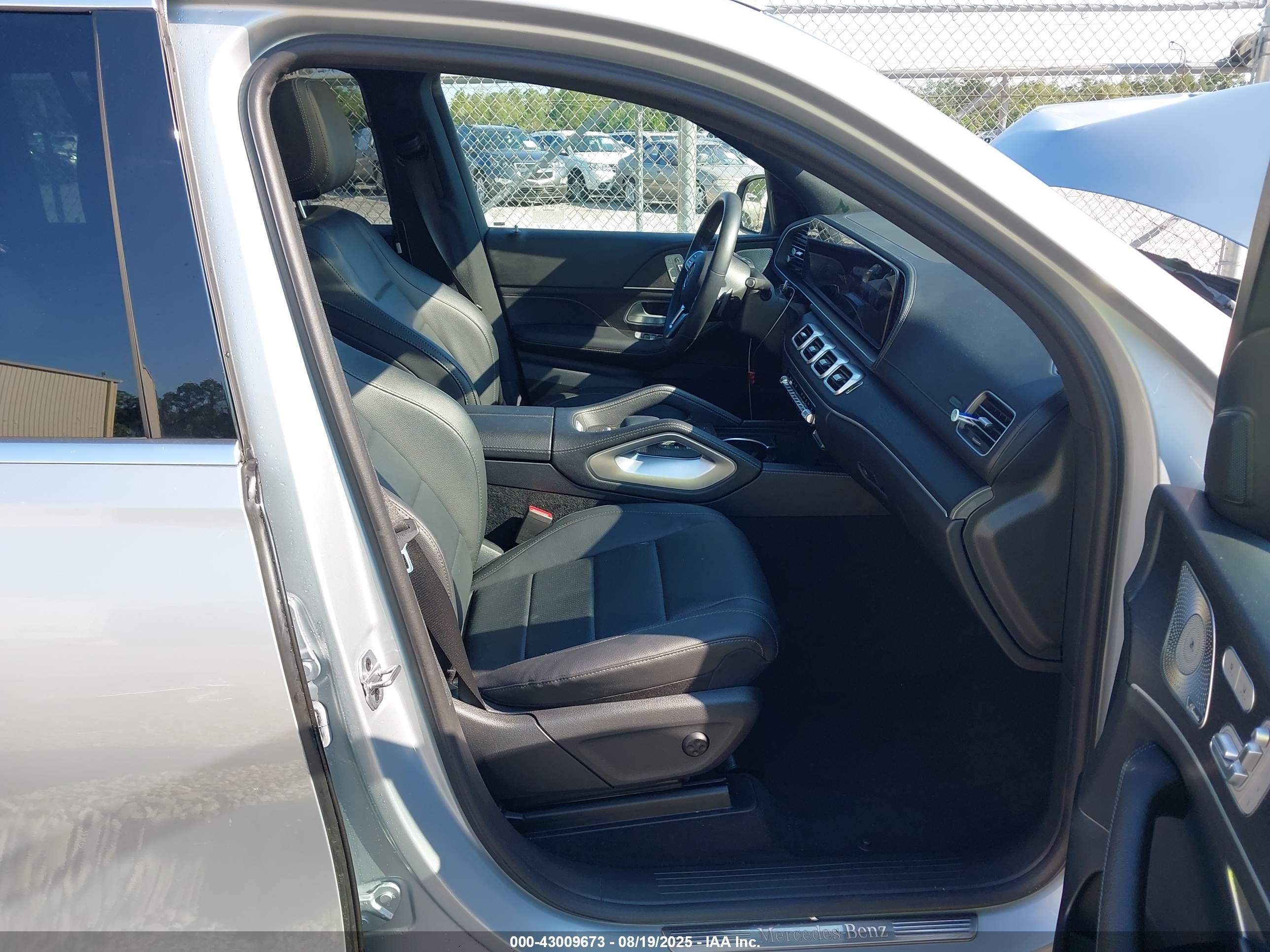 MERCEDES-BENZ GLS image 5