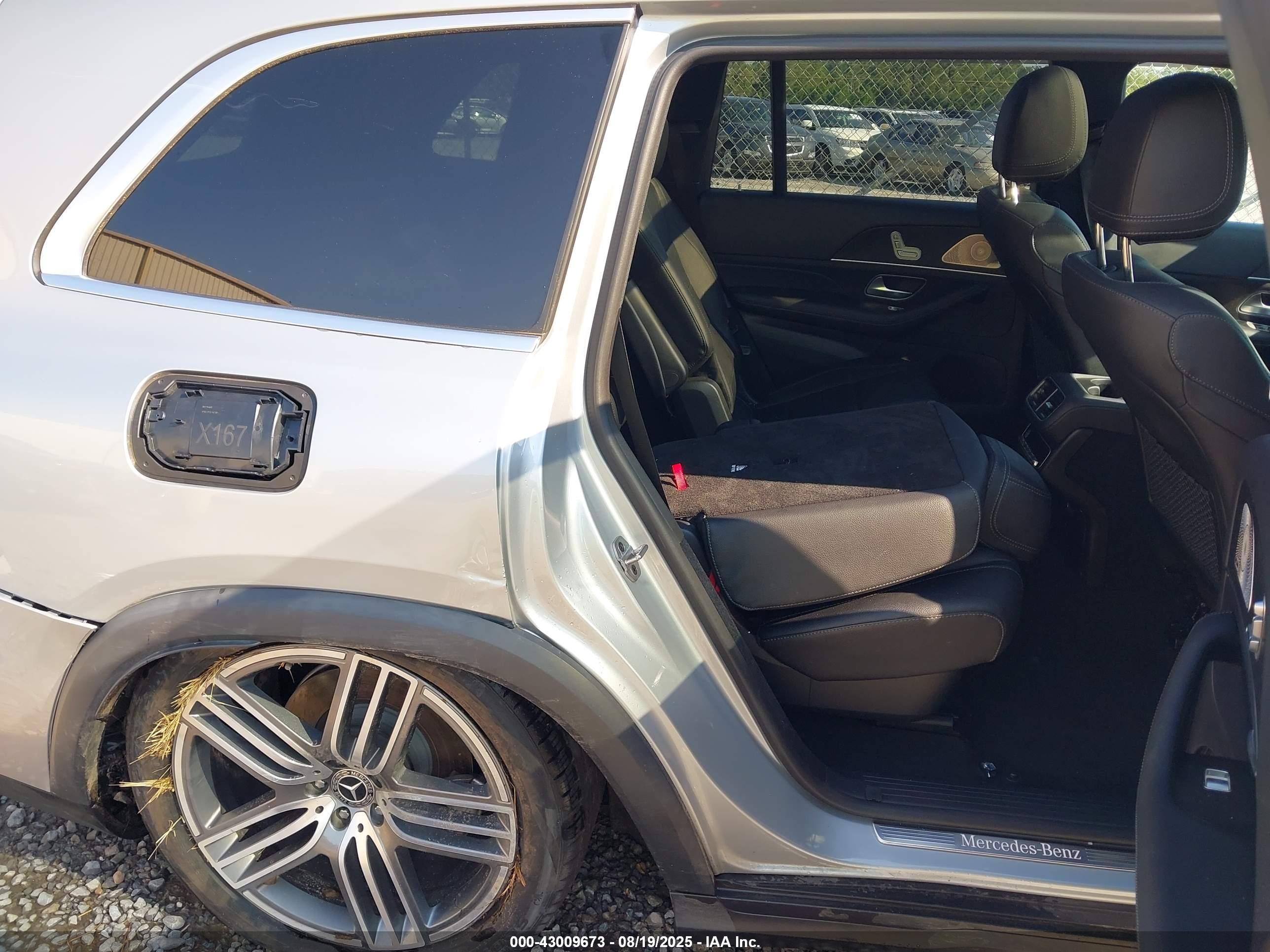 MERCEDES-BENZ GLS image 8